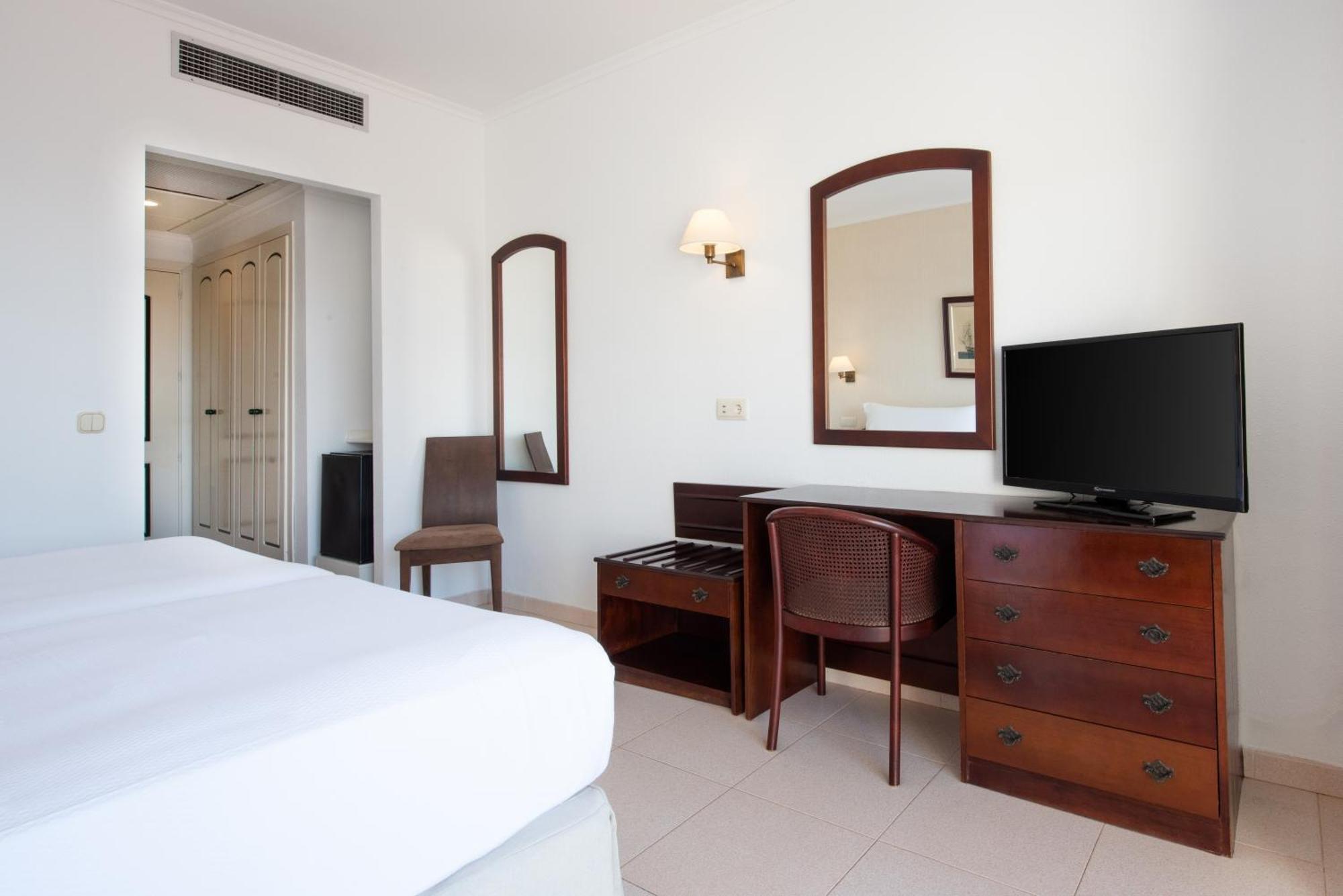 Twin Room with Balcony and  Sea View,1609312327:JPEG