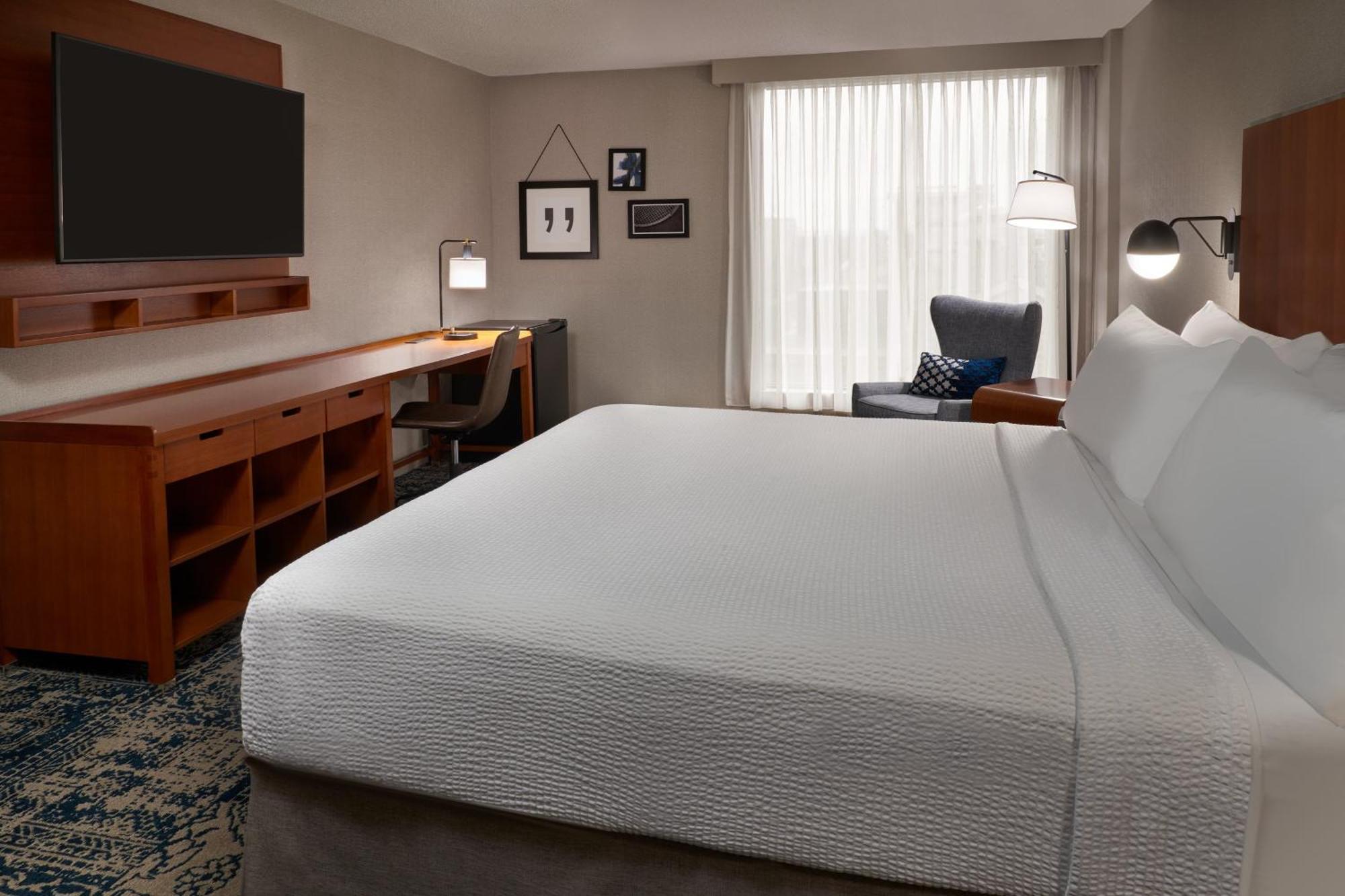 Deluxe Room, Guest room, 1 King,1609719720:JPEG
