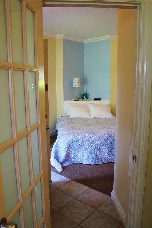 Queen Suite with Spa Bath