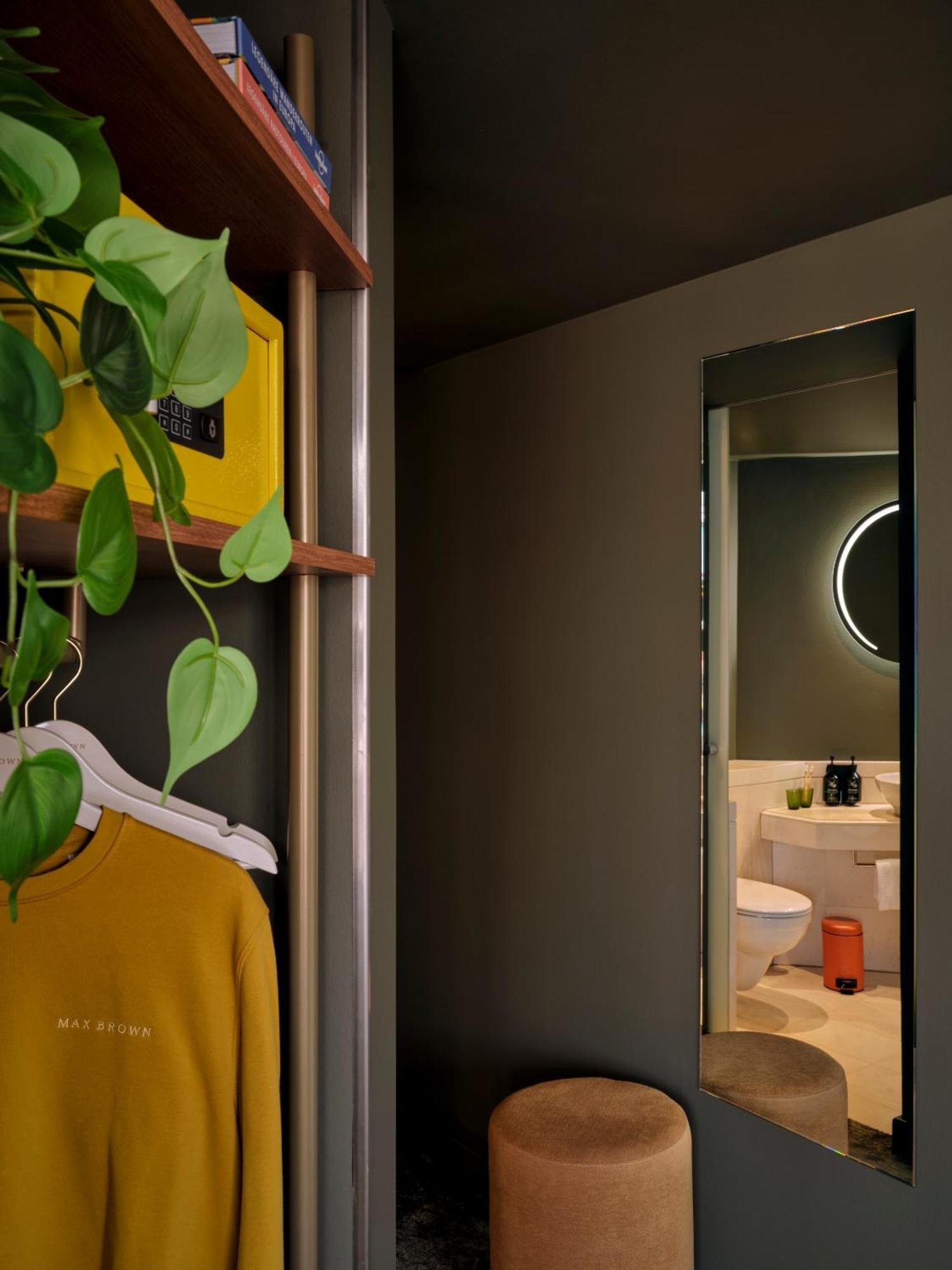 Medium Room