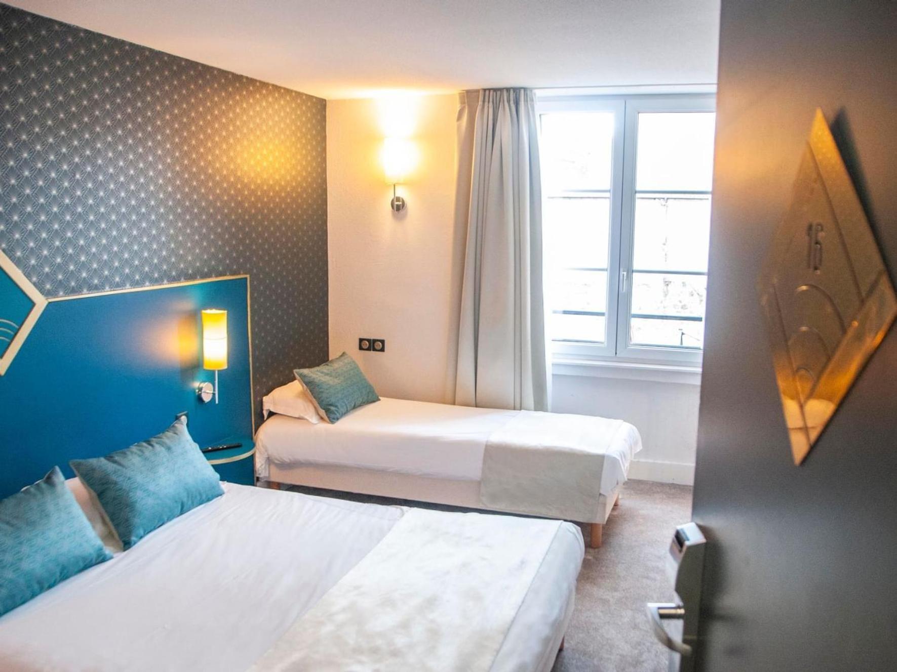 Family Room Three Single Beds Garden View Non-Smoking