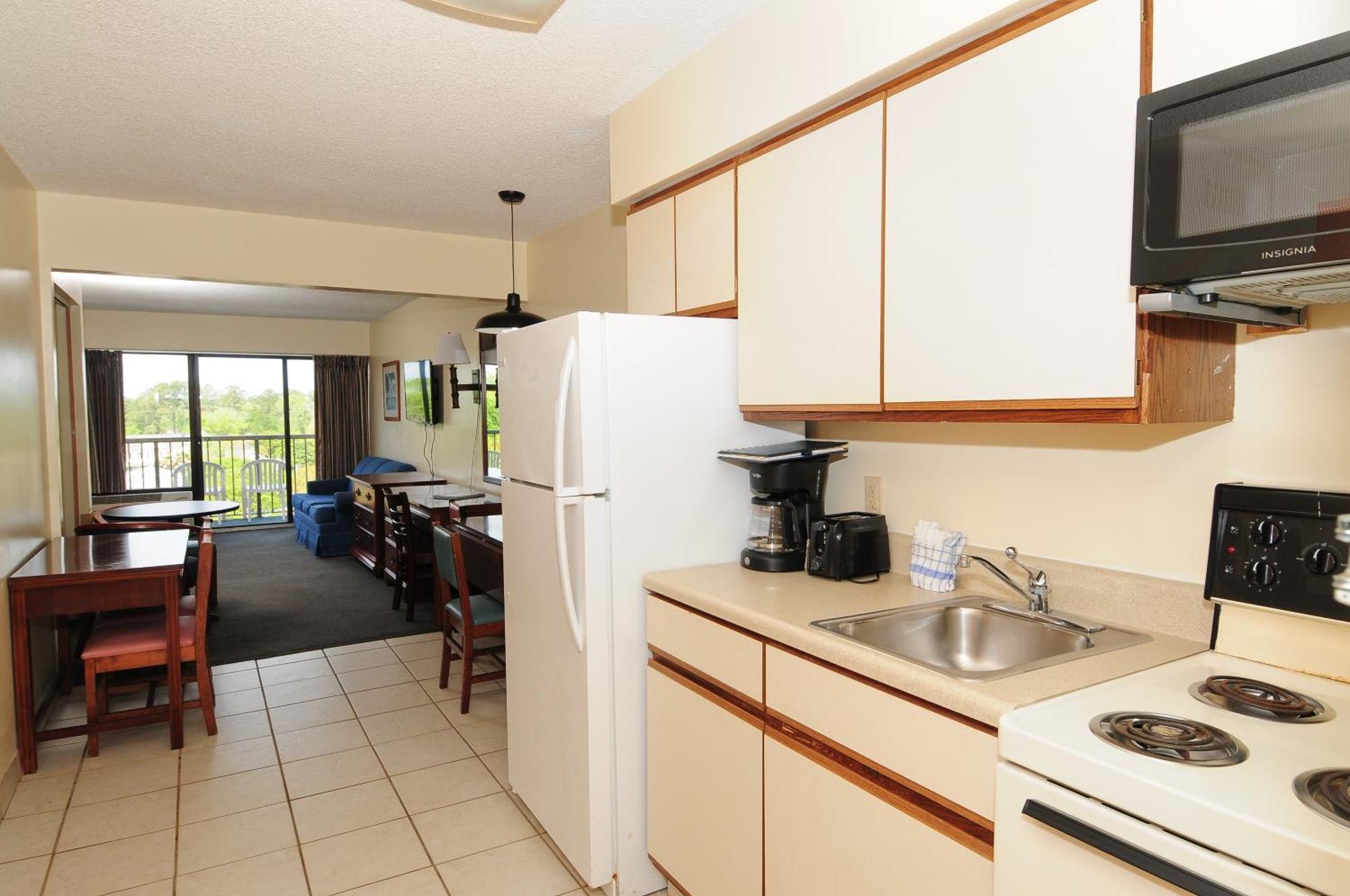 Studio Efficiency Blvd View 1 Queen 1 Sleeper Sofa T7