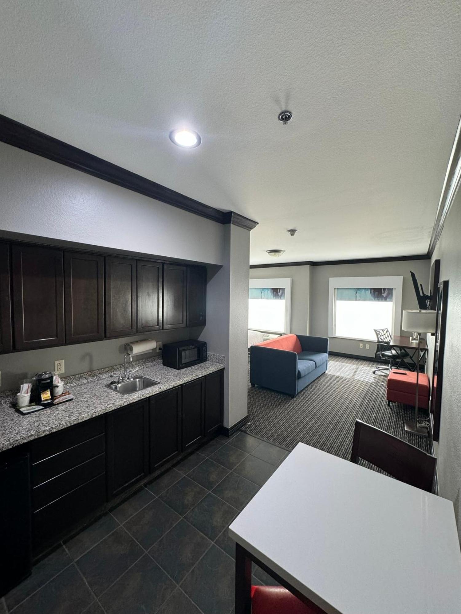 King Room Bath Tub Mobility or Hearing Accessible Non-Smoking