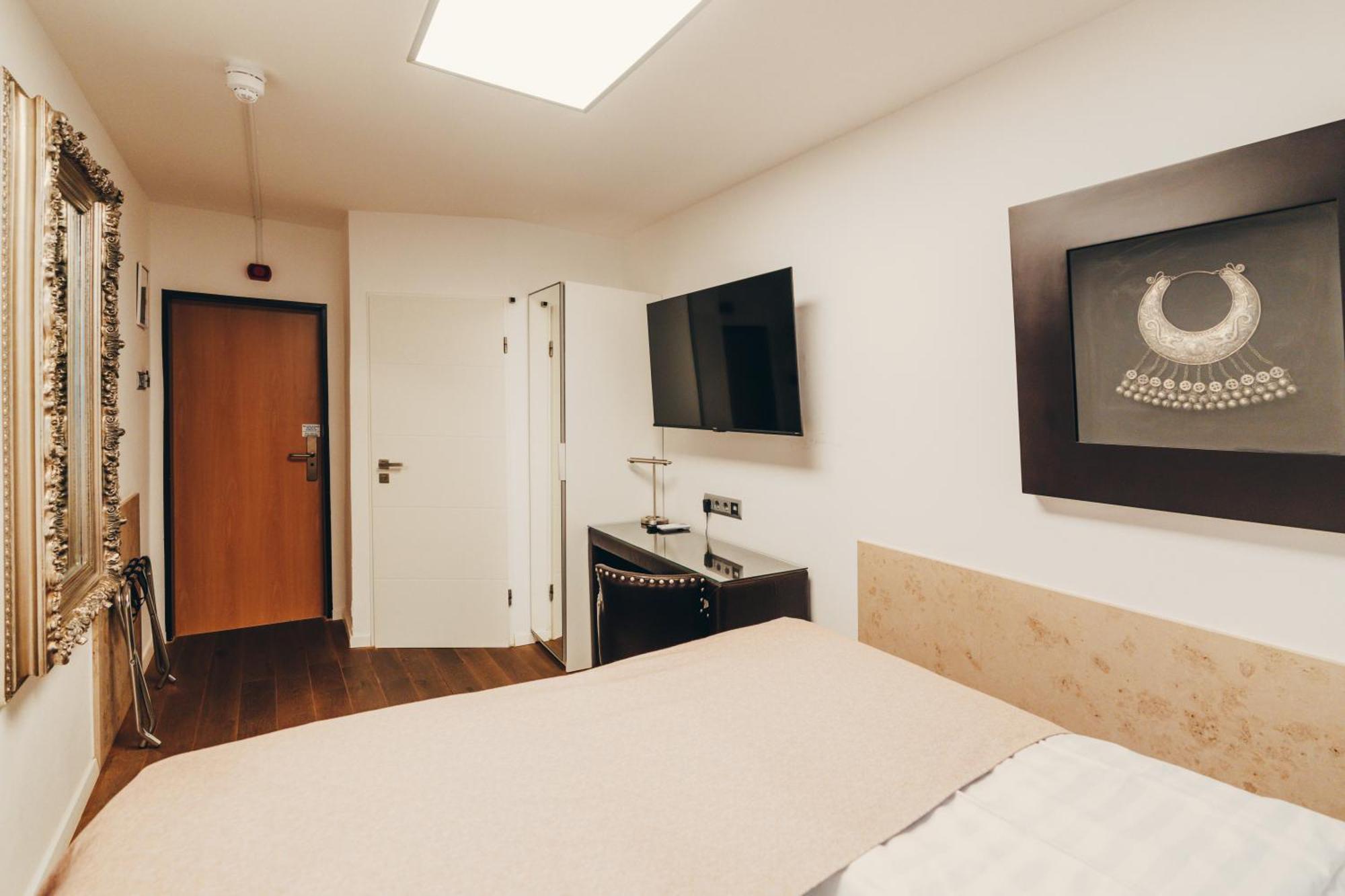 Small Double Room,1618264300:JPEG