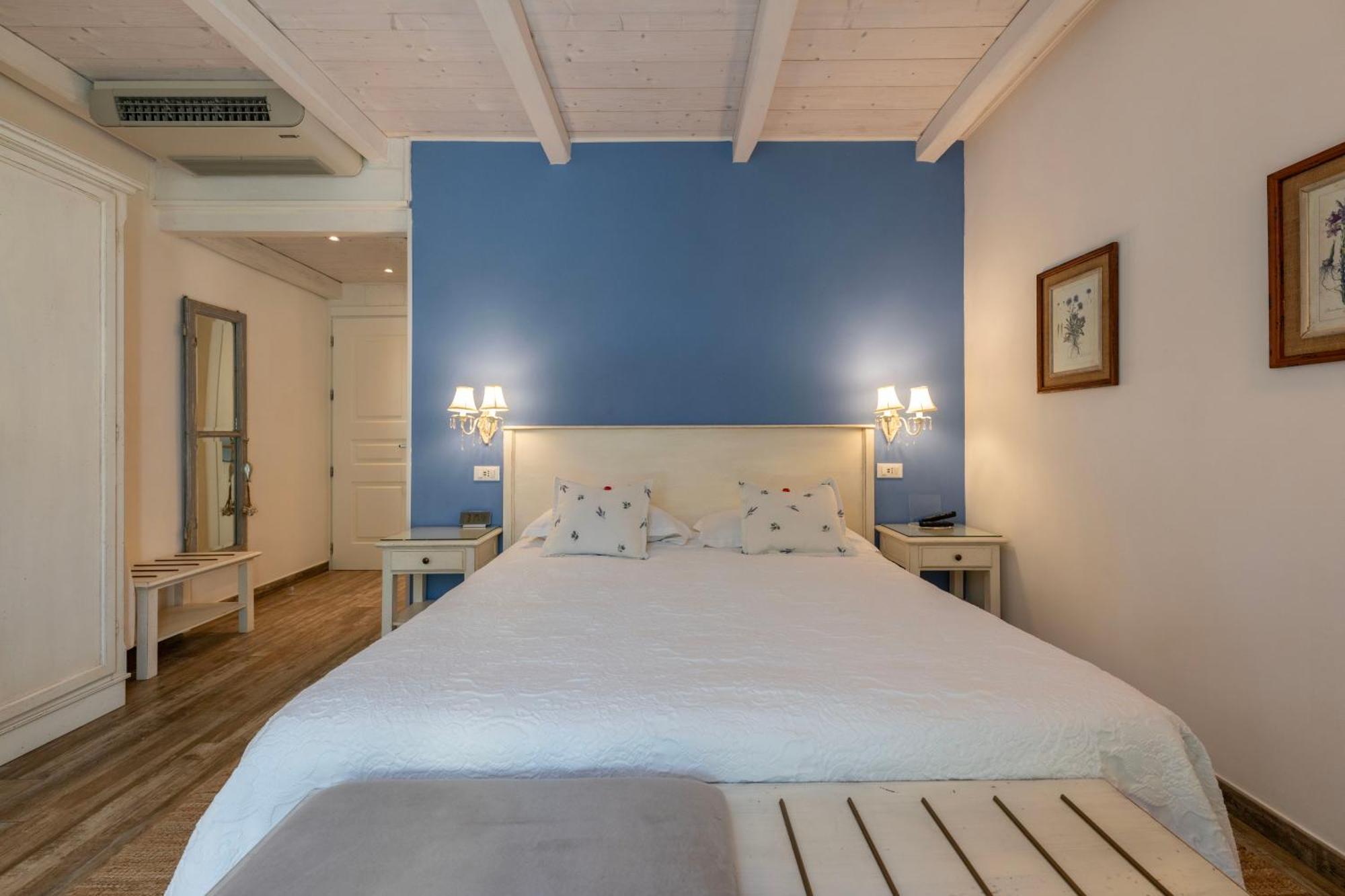 Deluxe Double Room Bath