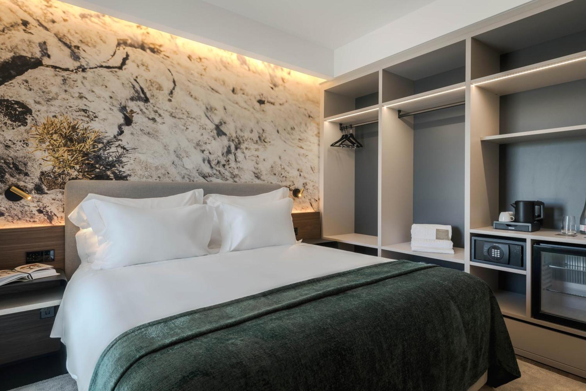 Double Room,1619417519:JPEG