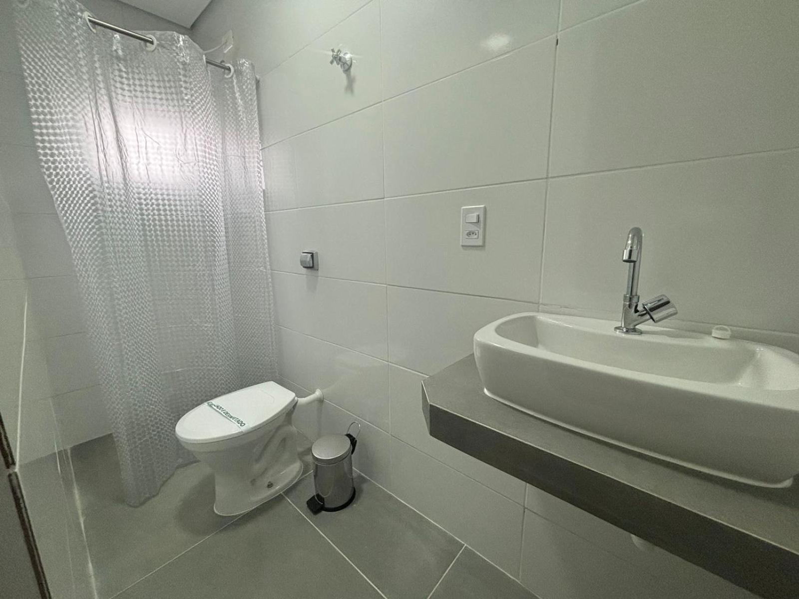 Quarto Individual com Casa de Banho