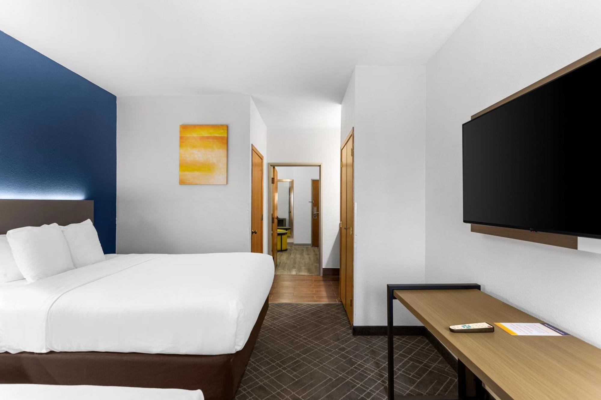 King Suite Accessible or Non-Smoking