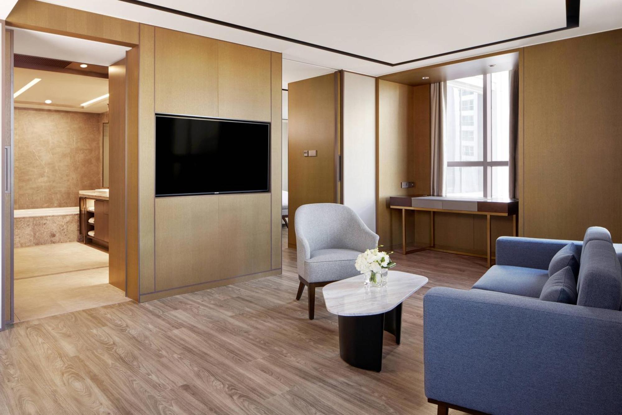 One-Bedroom Executive King Suite Club Lounge Access