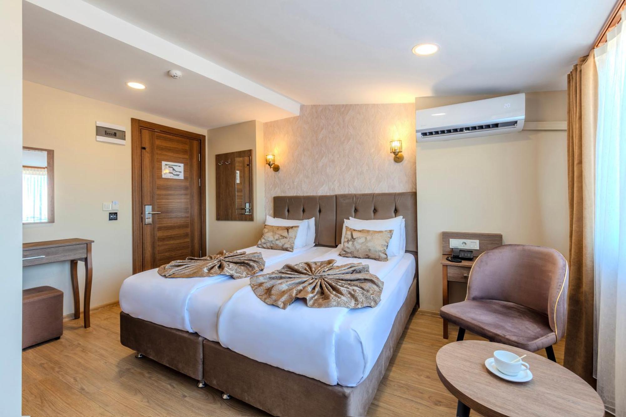 Double or Twin Room Side Sea View