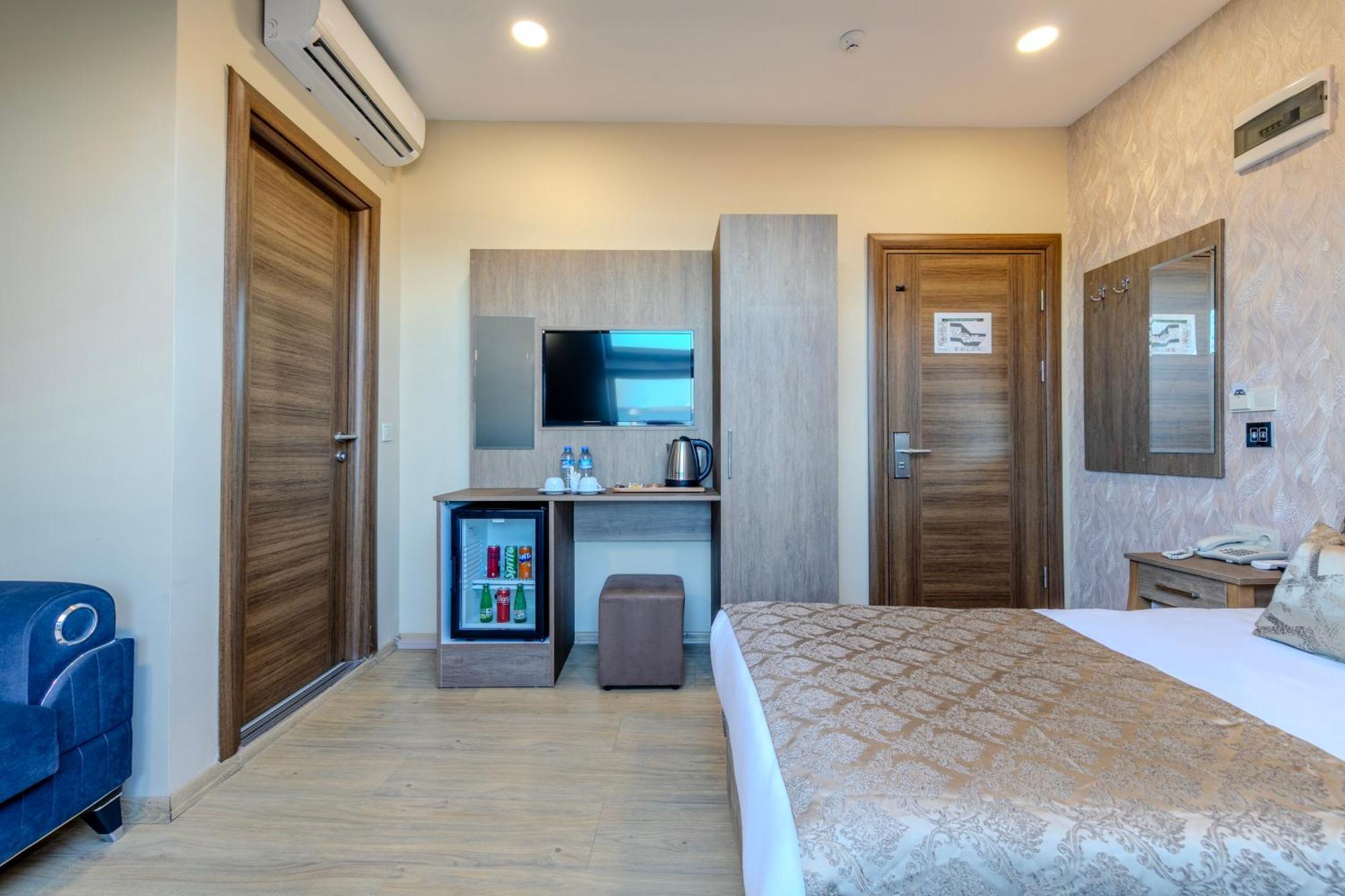 Double or Twin Room Side Sea View