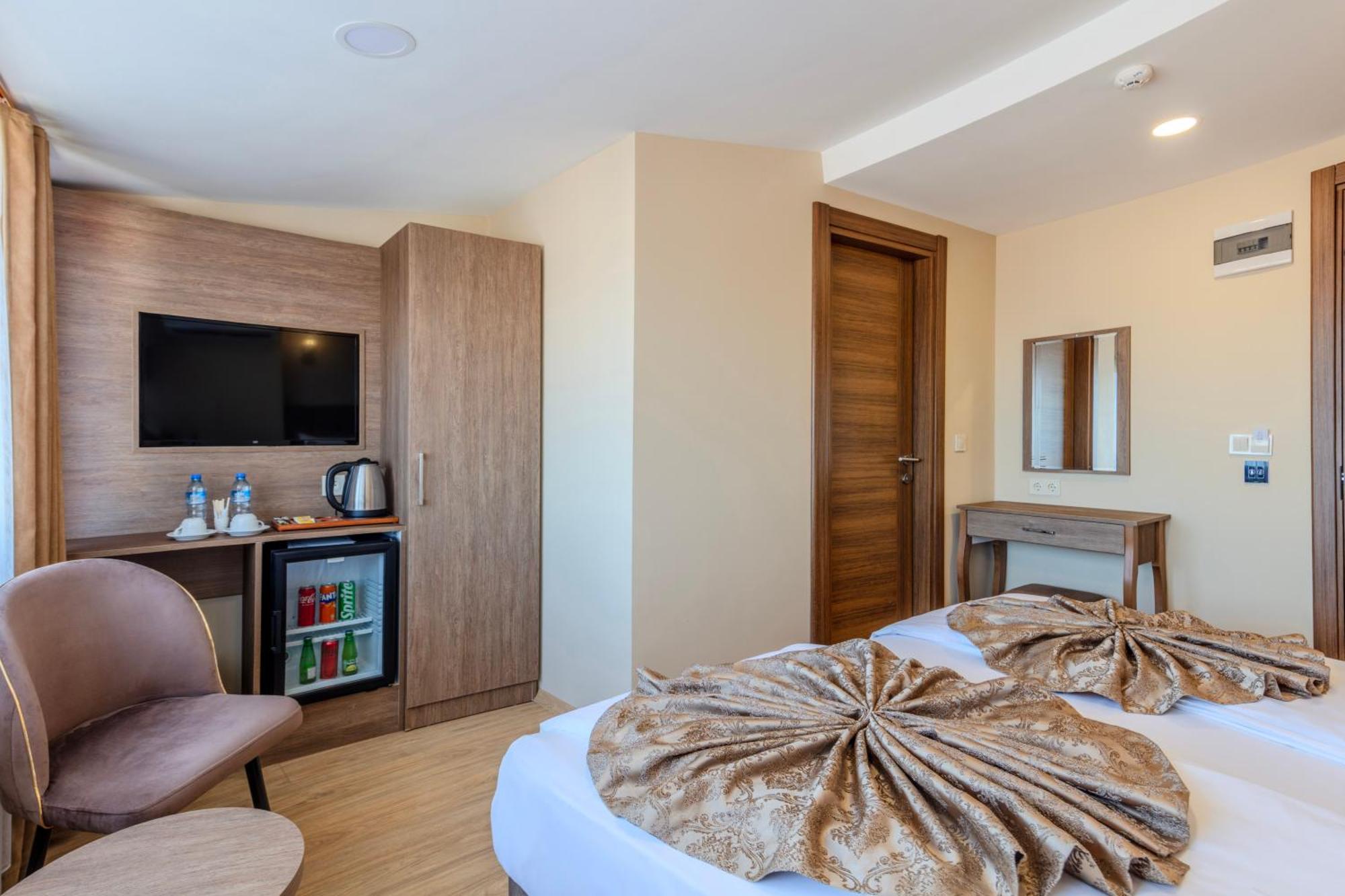 Double or Twin Room Side Sea View