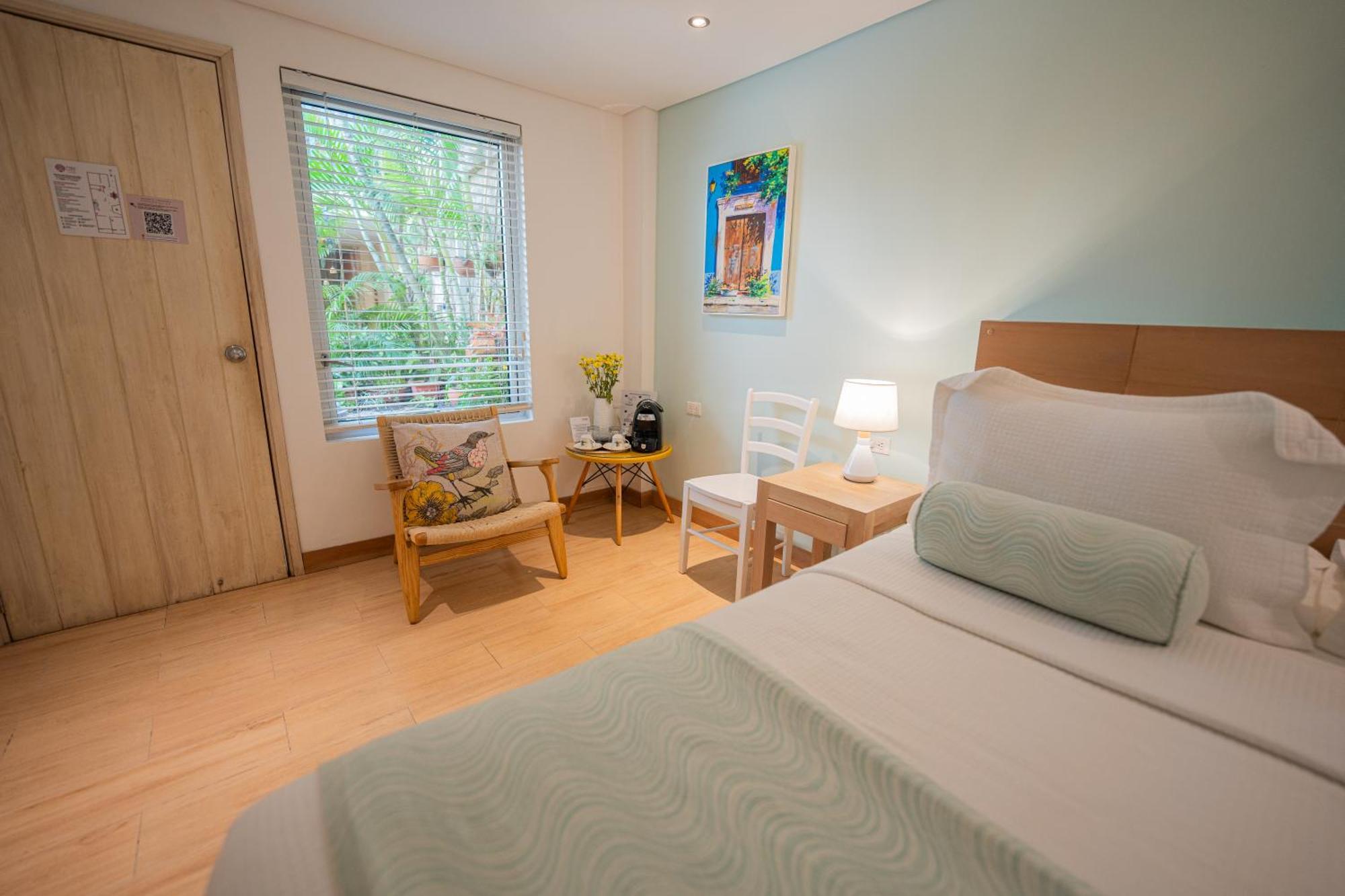 Standard Queen Room