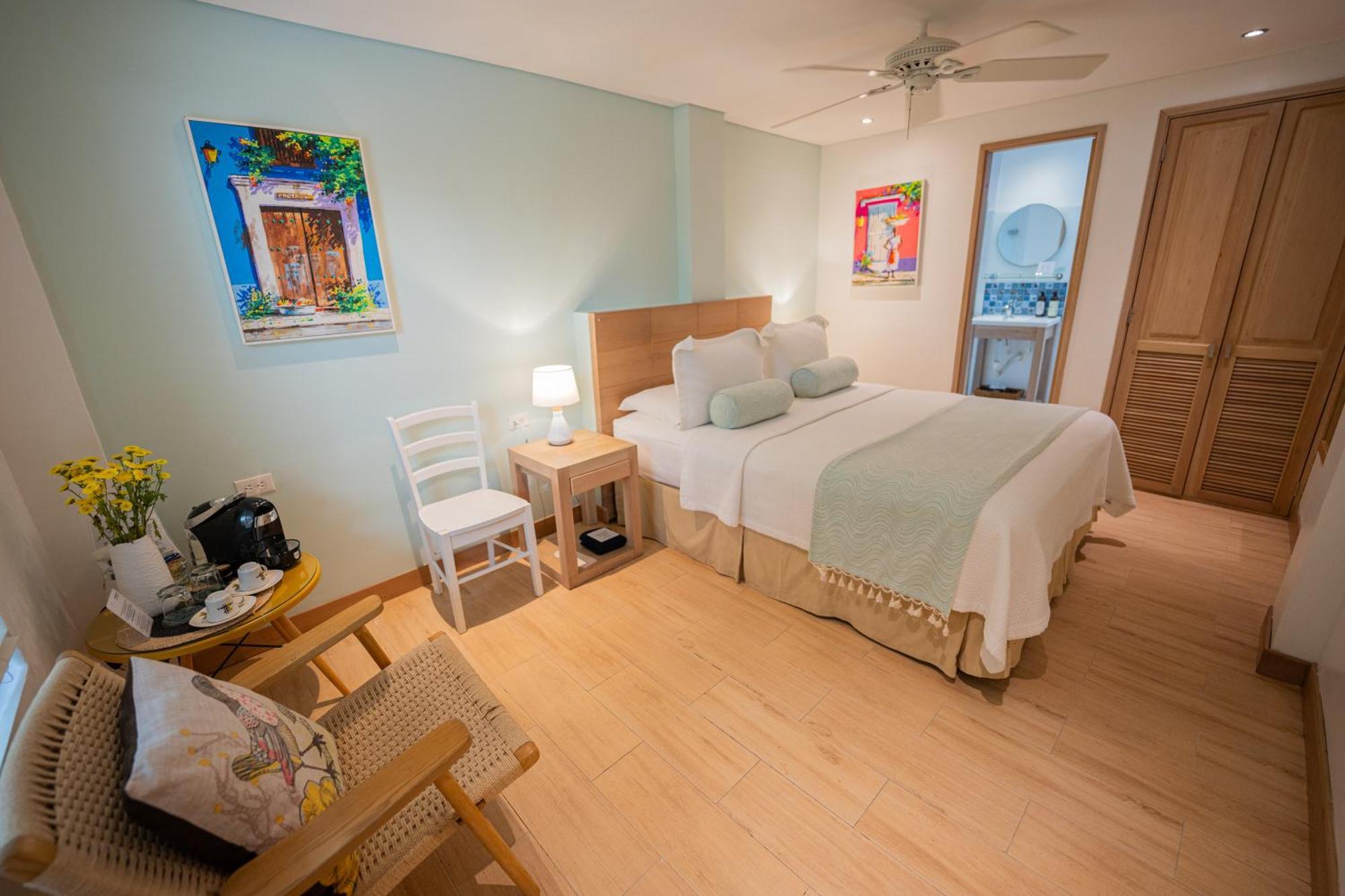 Standard Queen Room