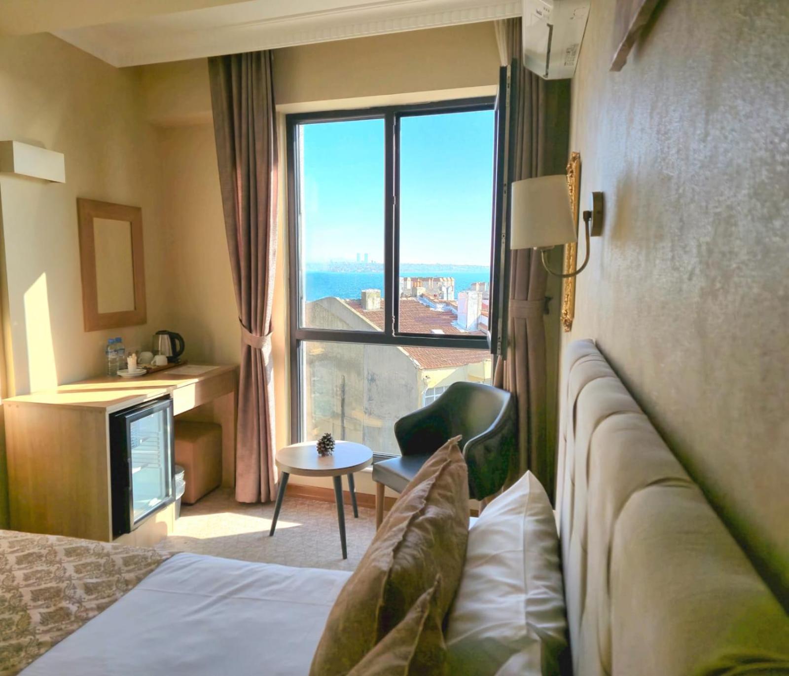 Double or Twin Room Side Sea View