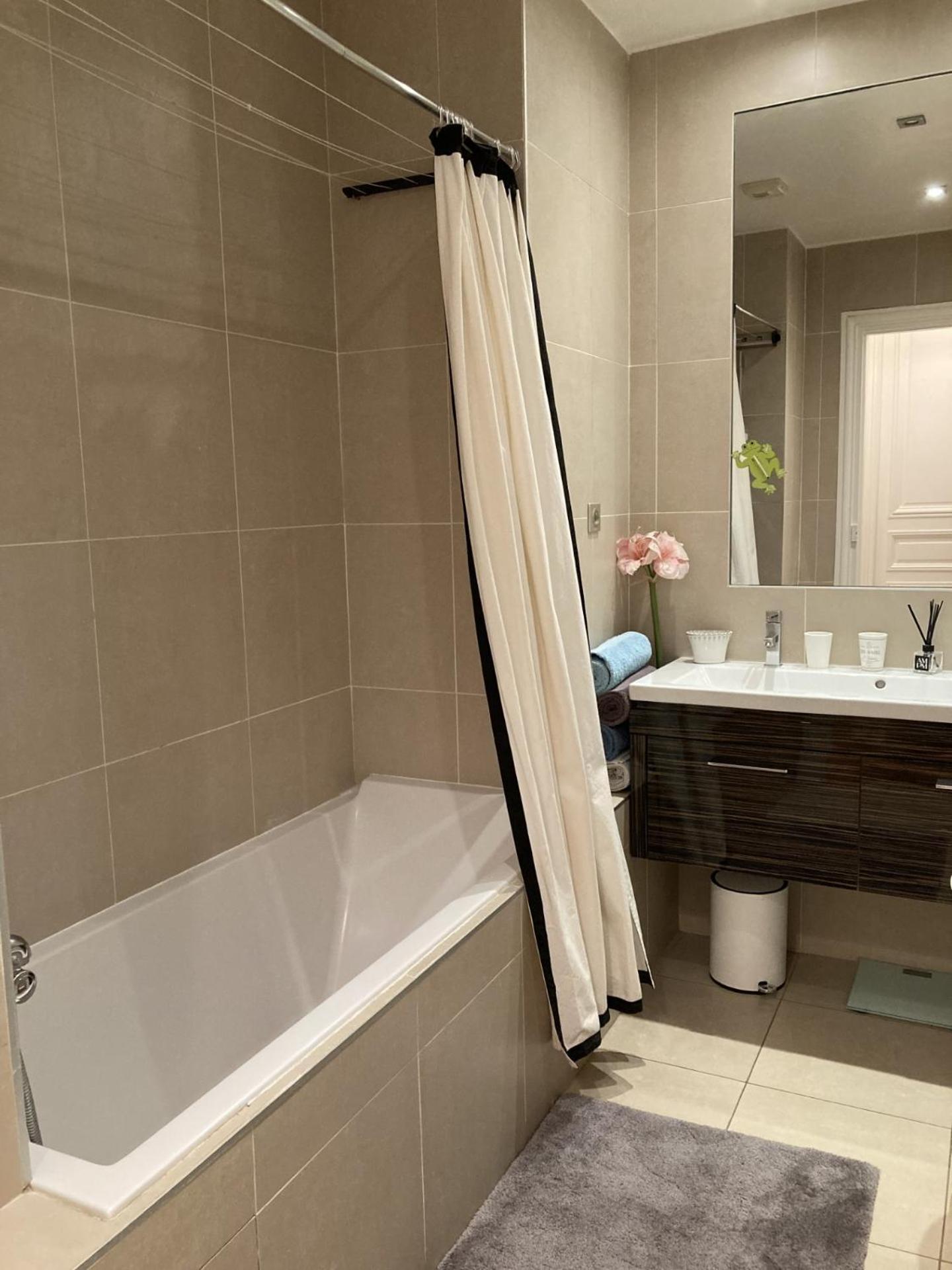Deluxe Double Room Bath