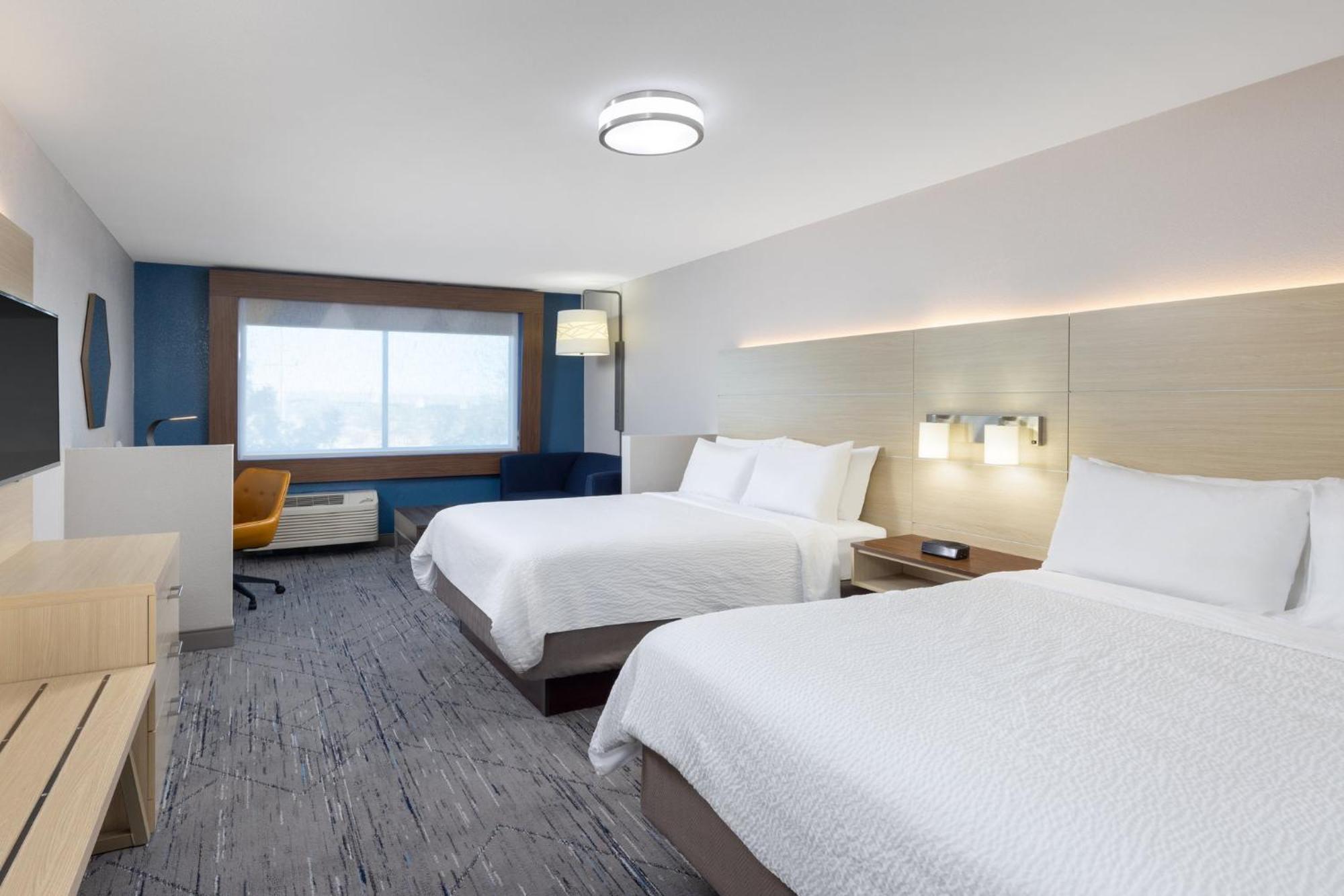 Standard Queen Room with Two Queen Beds and Mobility Accessible Tub,1630889844:JPEG