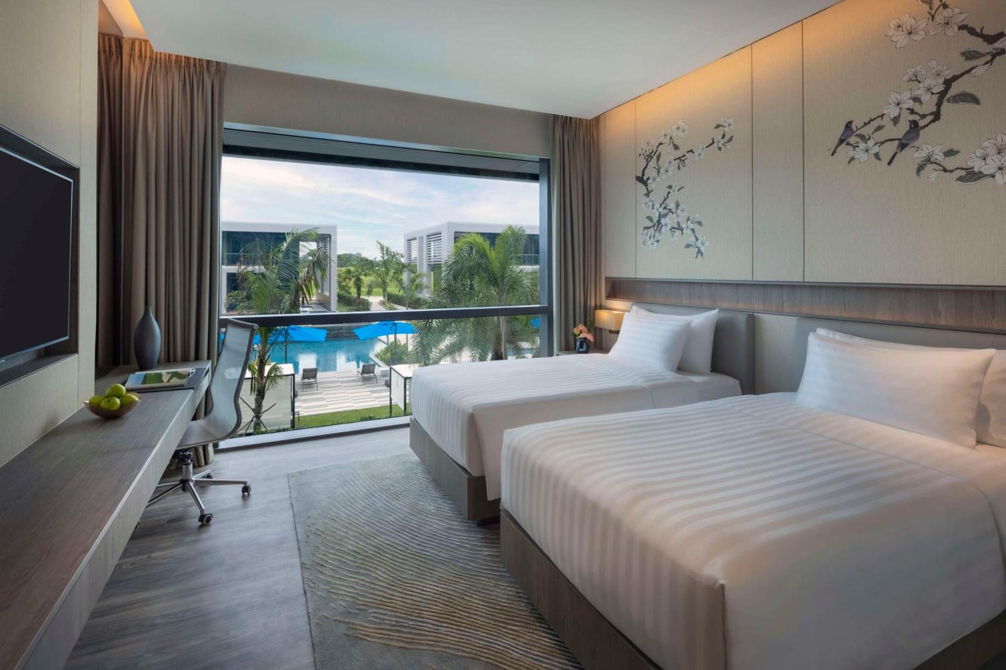 Deluxe Laguna Pool View Twin