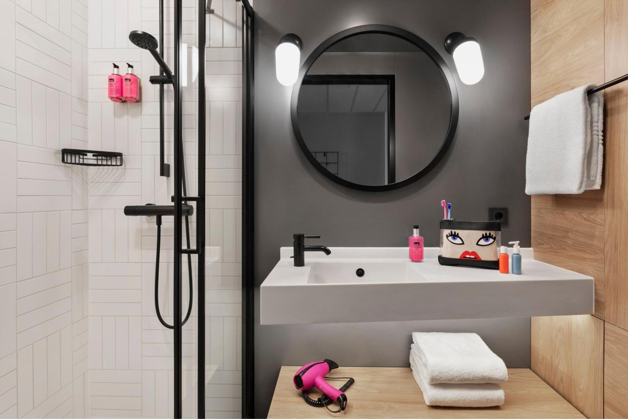 Moxy Queen Room City View