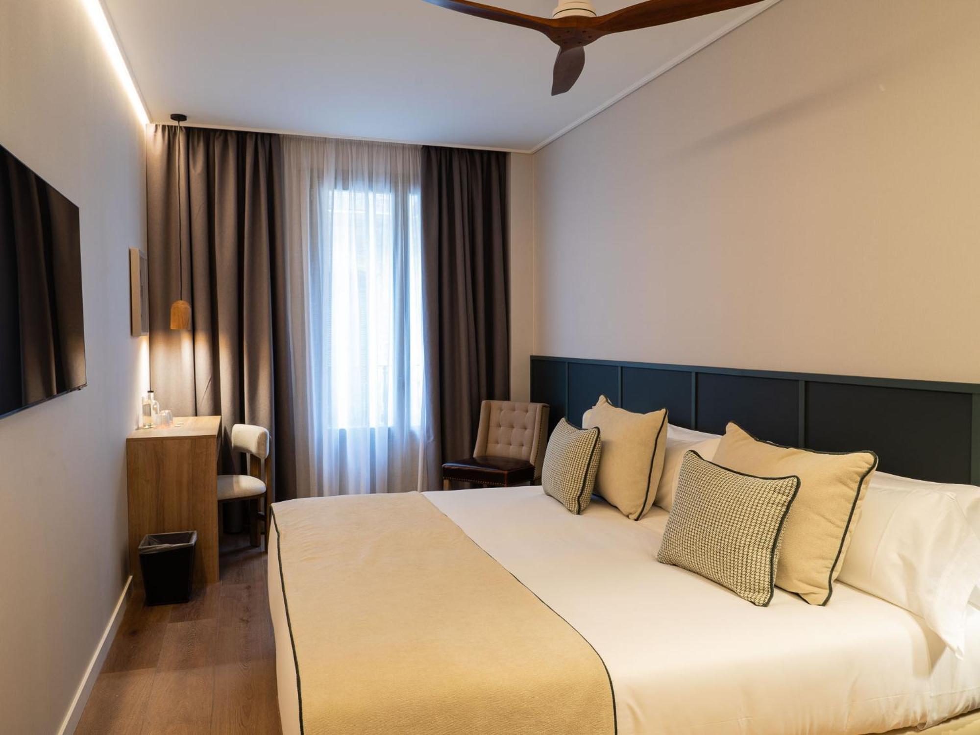 Deluxe Double or Twin Room City View