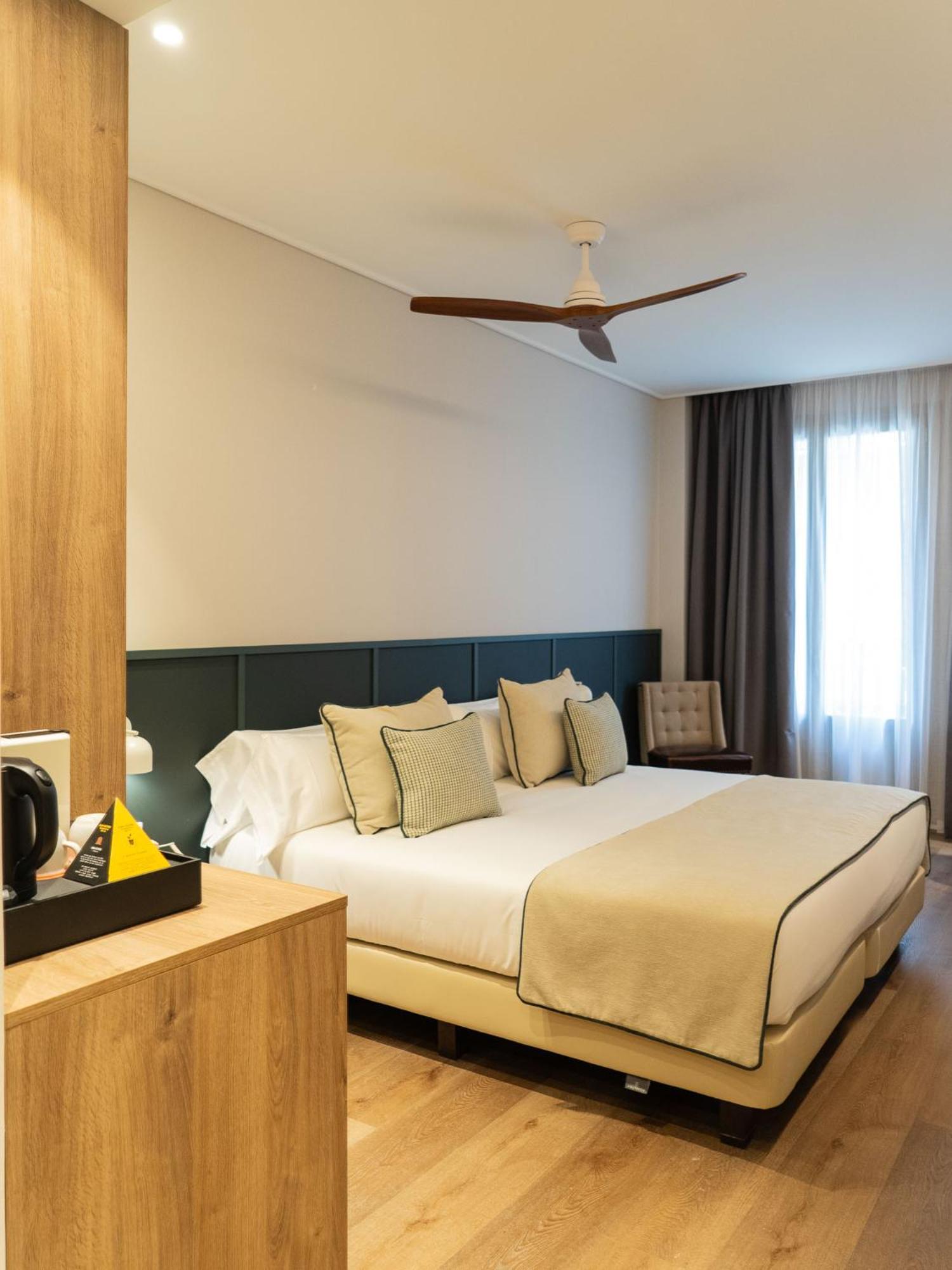 Deluxe Double or Twin Room City View