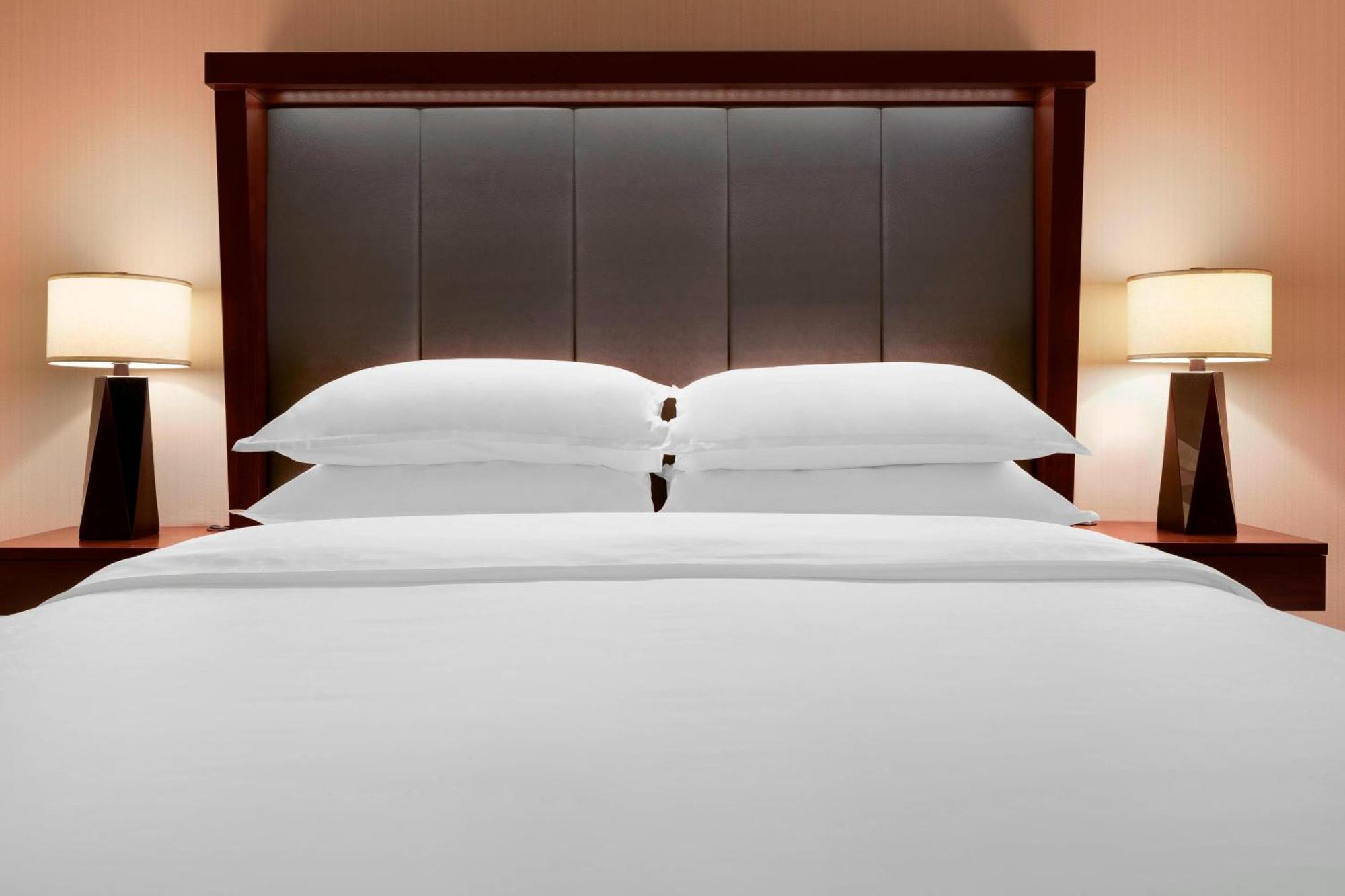 Club level, Guest room, 1 King,1705861739:JPEG