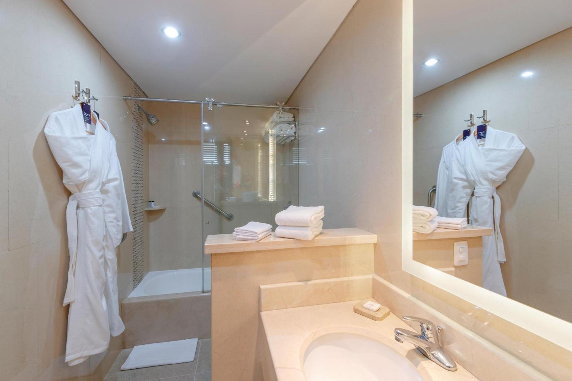 Junior King Suite