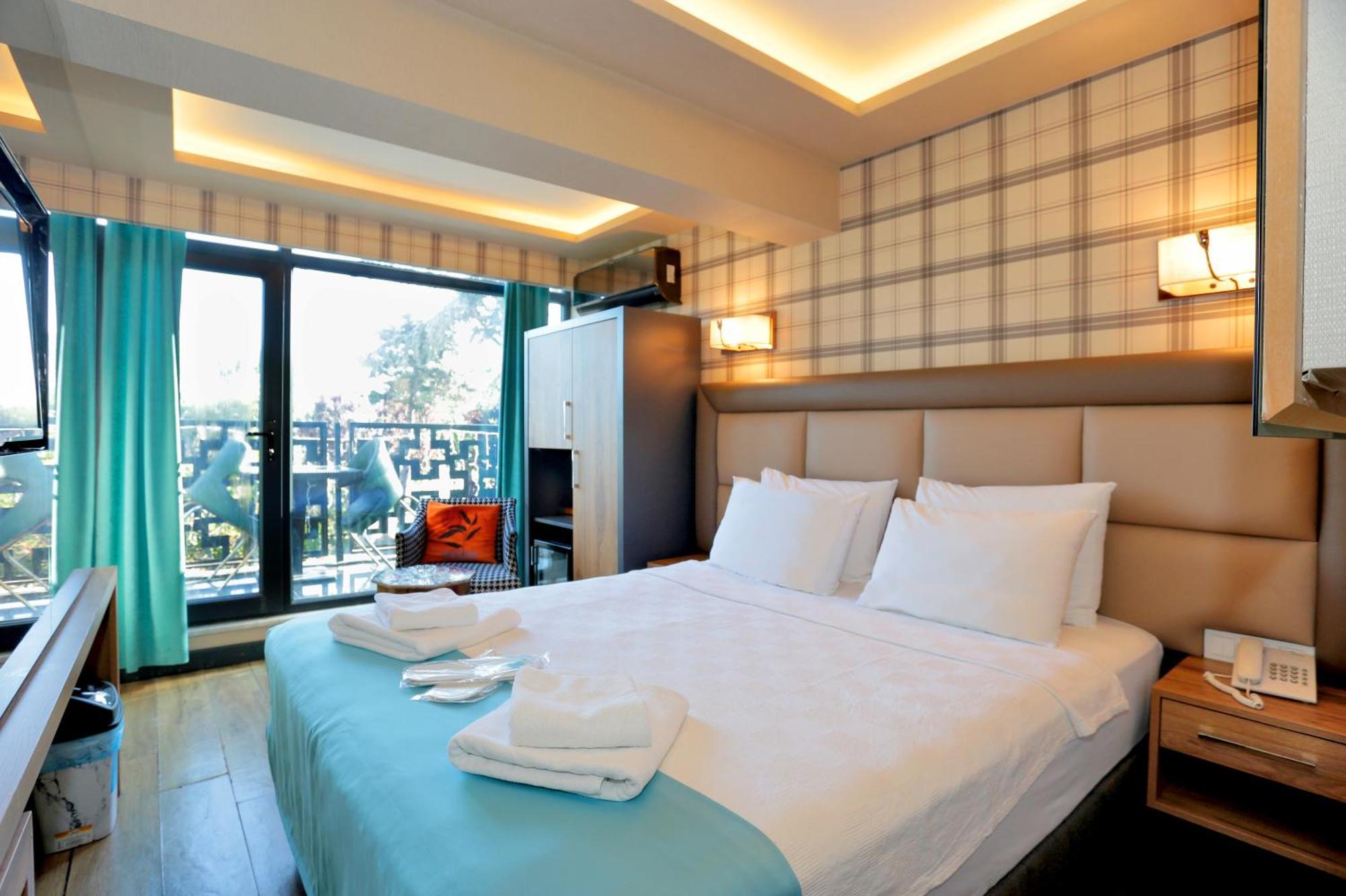 Deluxe Double Room with Balcony and Sea View