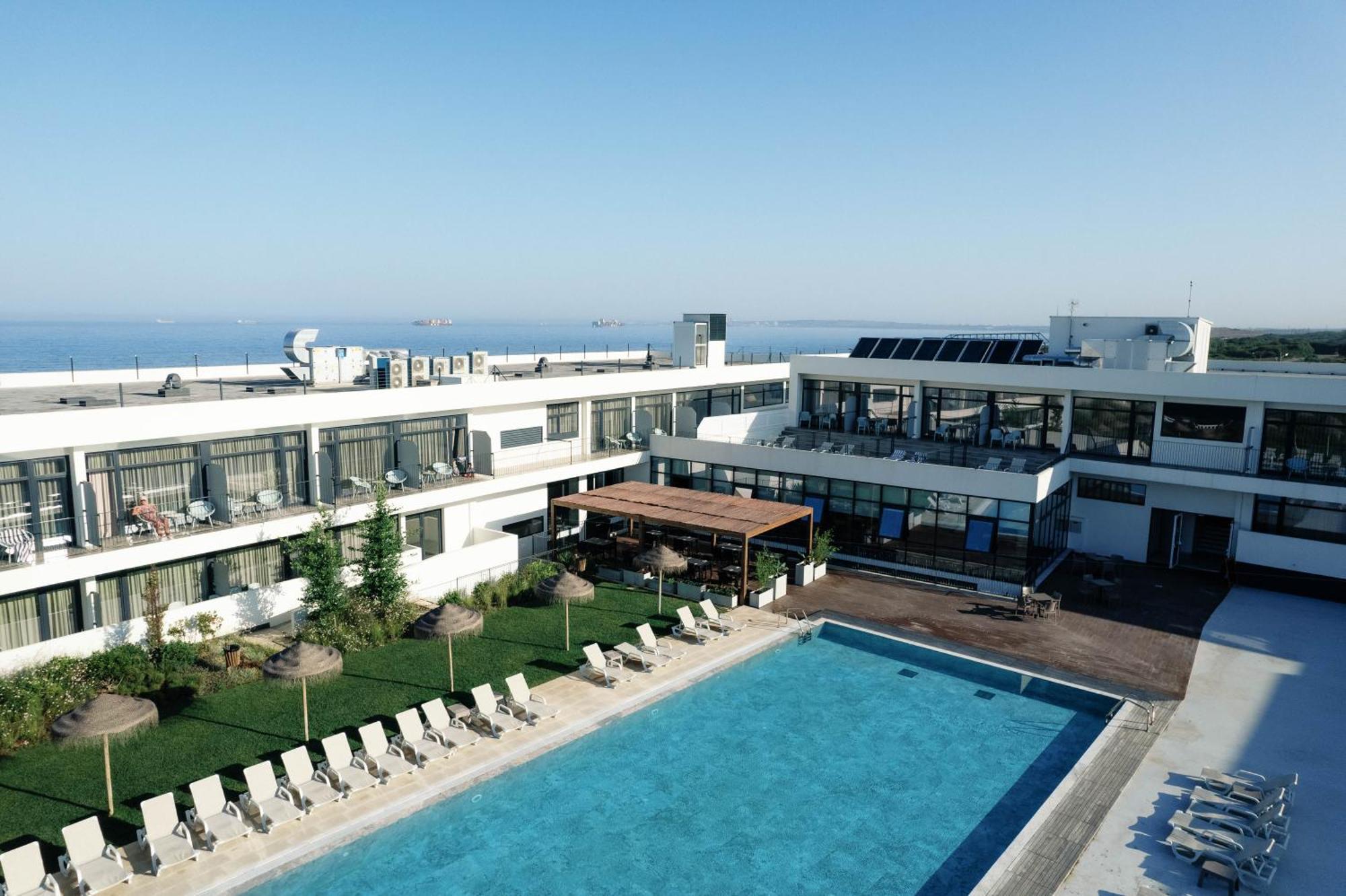Twin Room with Pool View,1261726720:JPEG