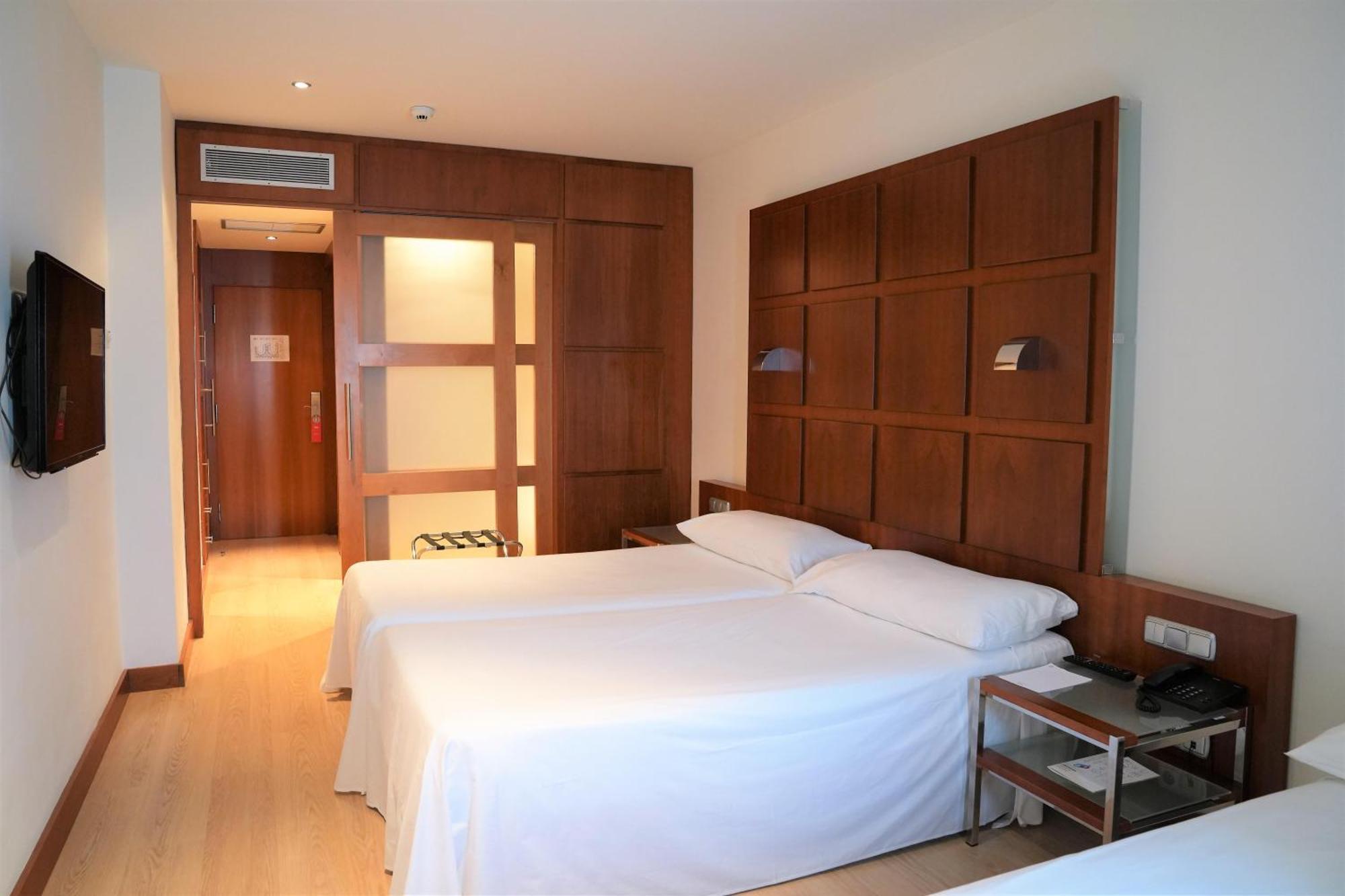 Comfort Family Room Airport Transfer