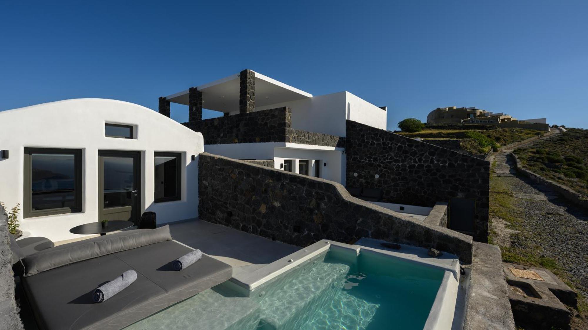 Honeymoon Suite Infinity Heated Pool