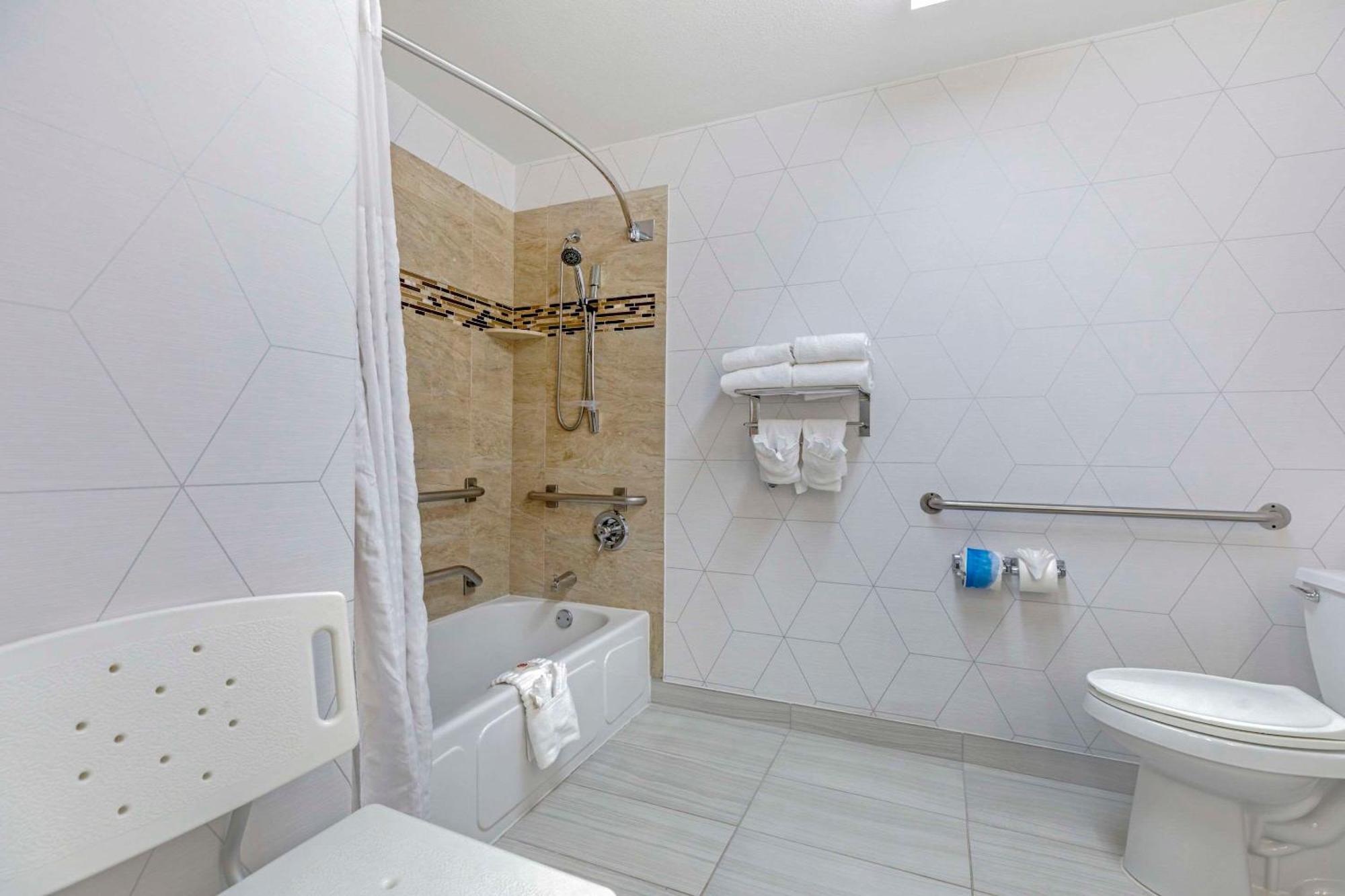 King Room - Accessible/Non-Smoking (No Pets Allowed),1758335433:JPEG