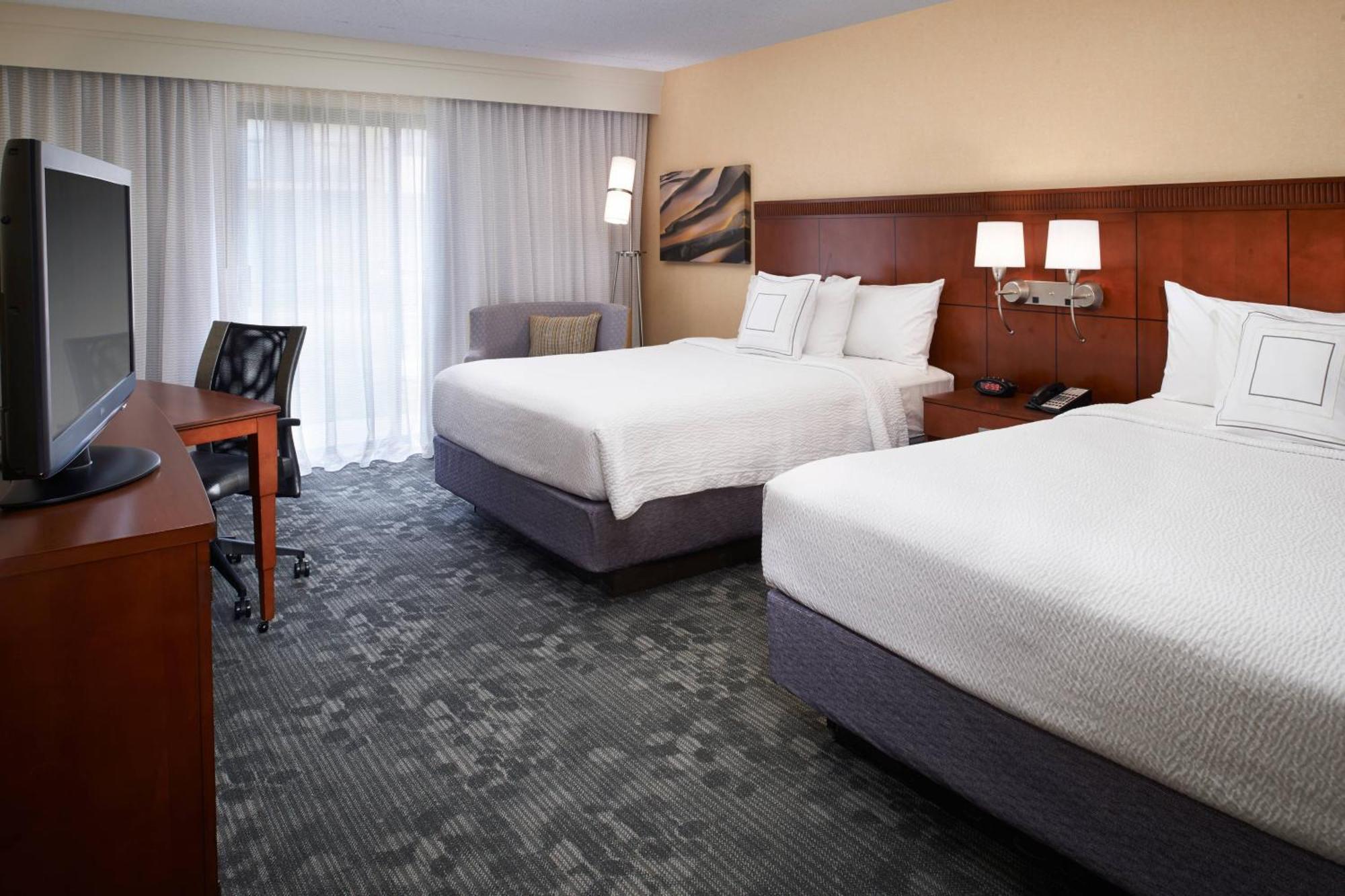 Queen Room with Two Queen Beds - Hearing Accessible
