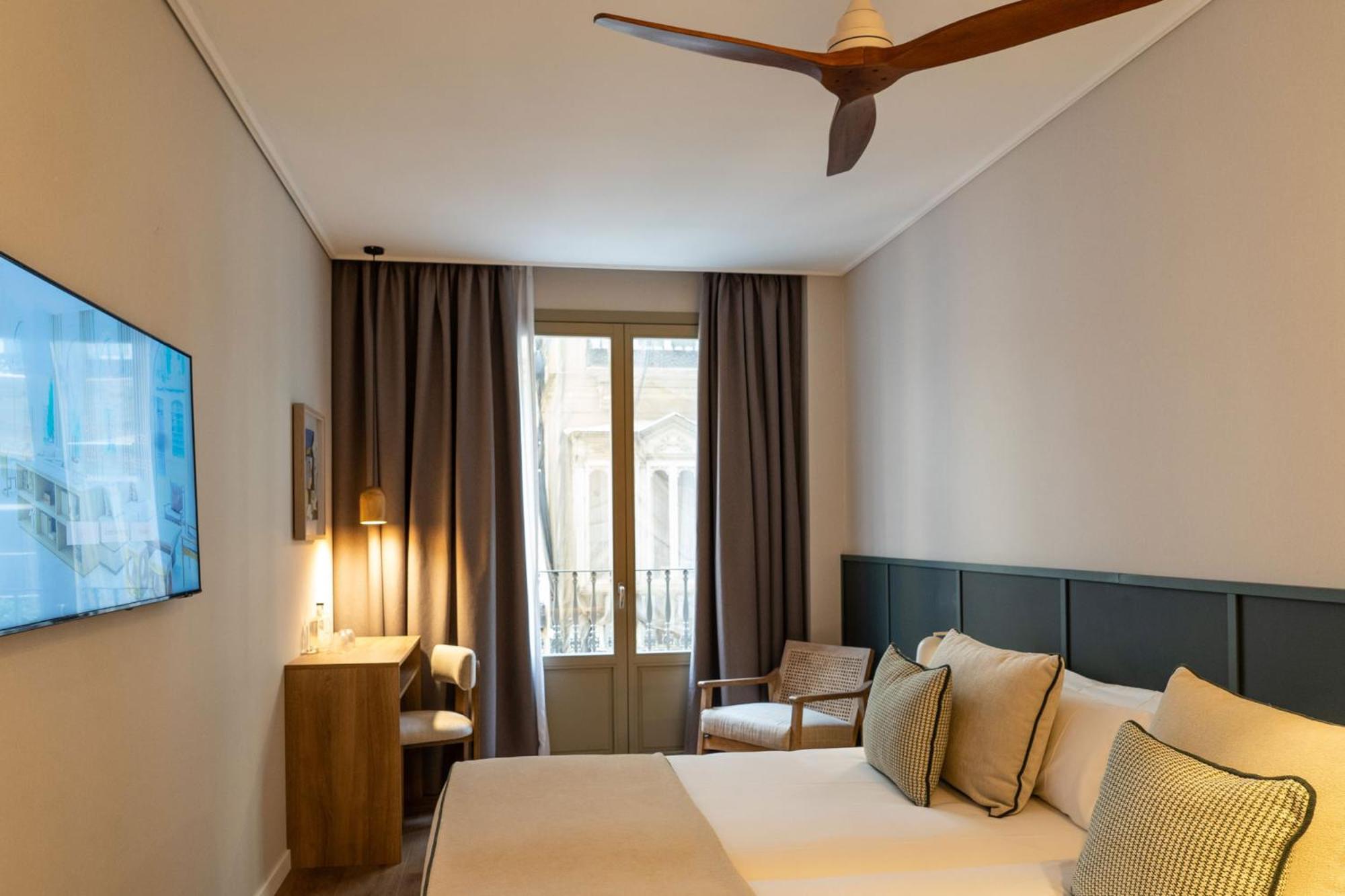 Deluxe Double or Twin Room City View