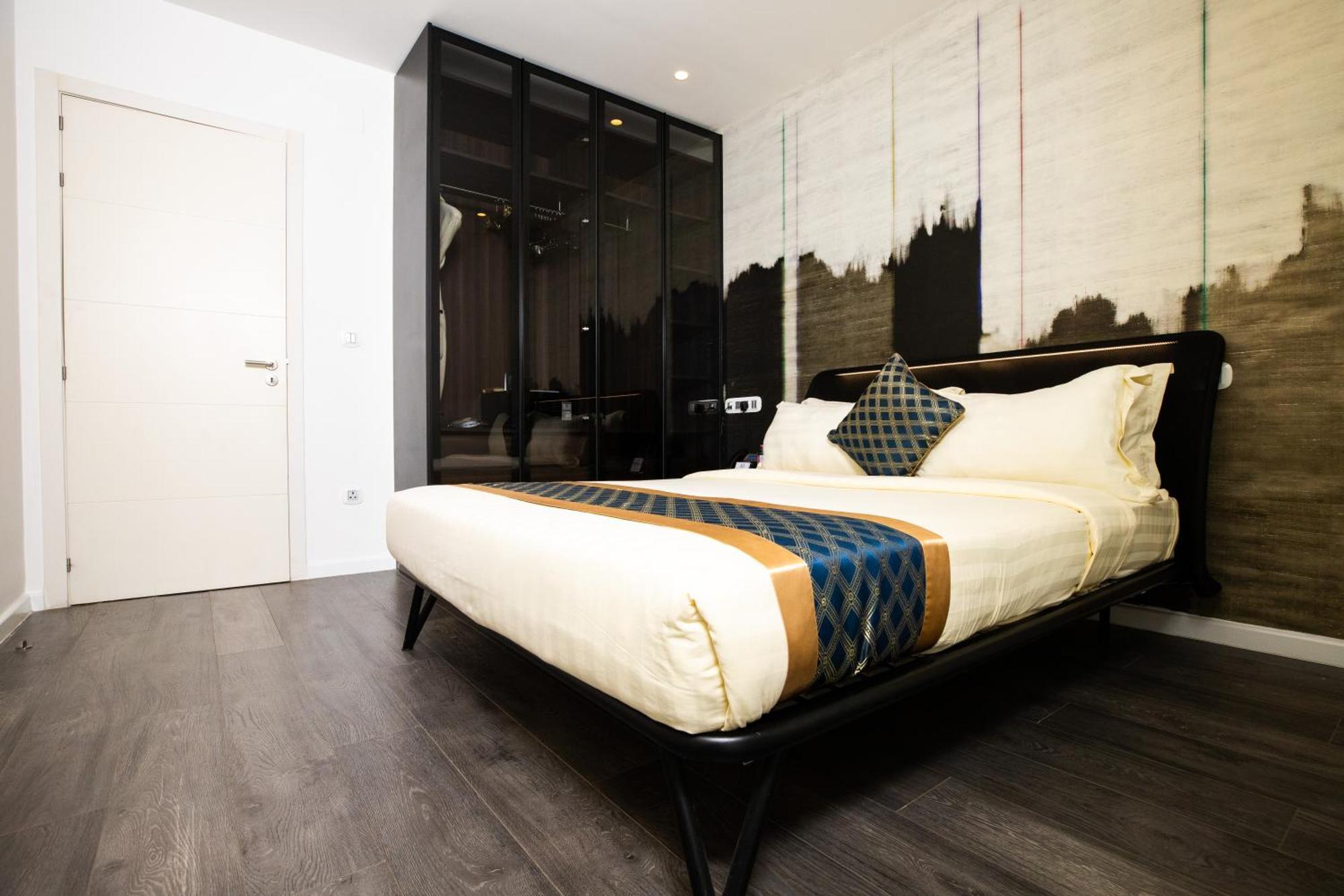 Deluxe King Suite,1645696481:JPEG