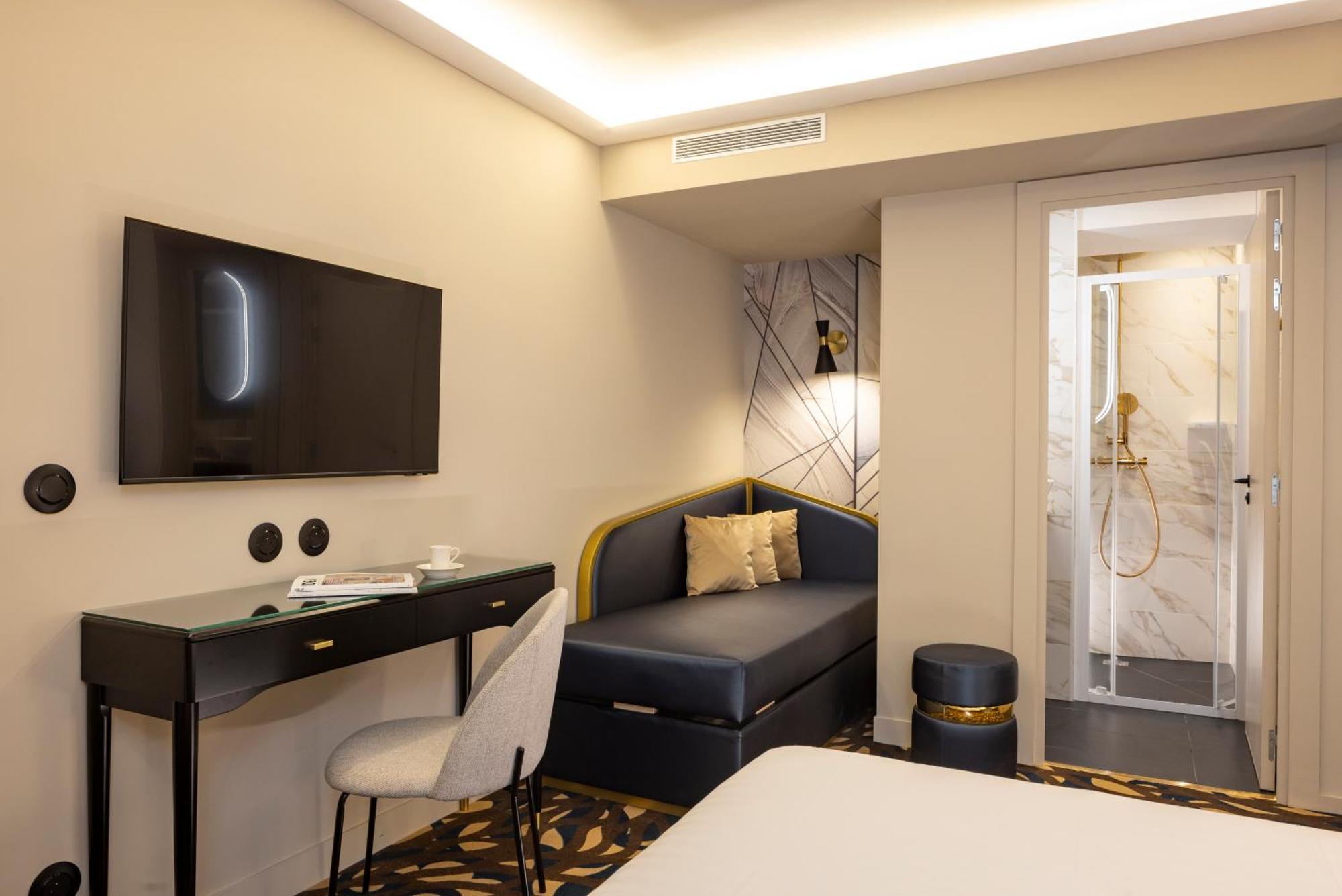 Deluxe Triple Room