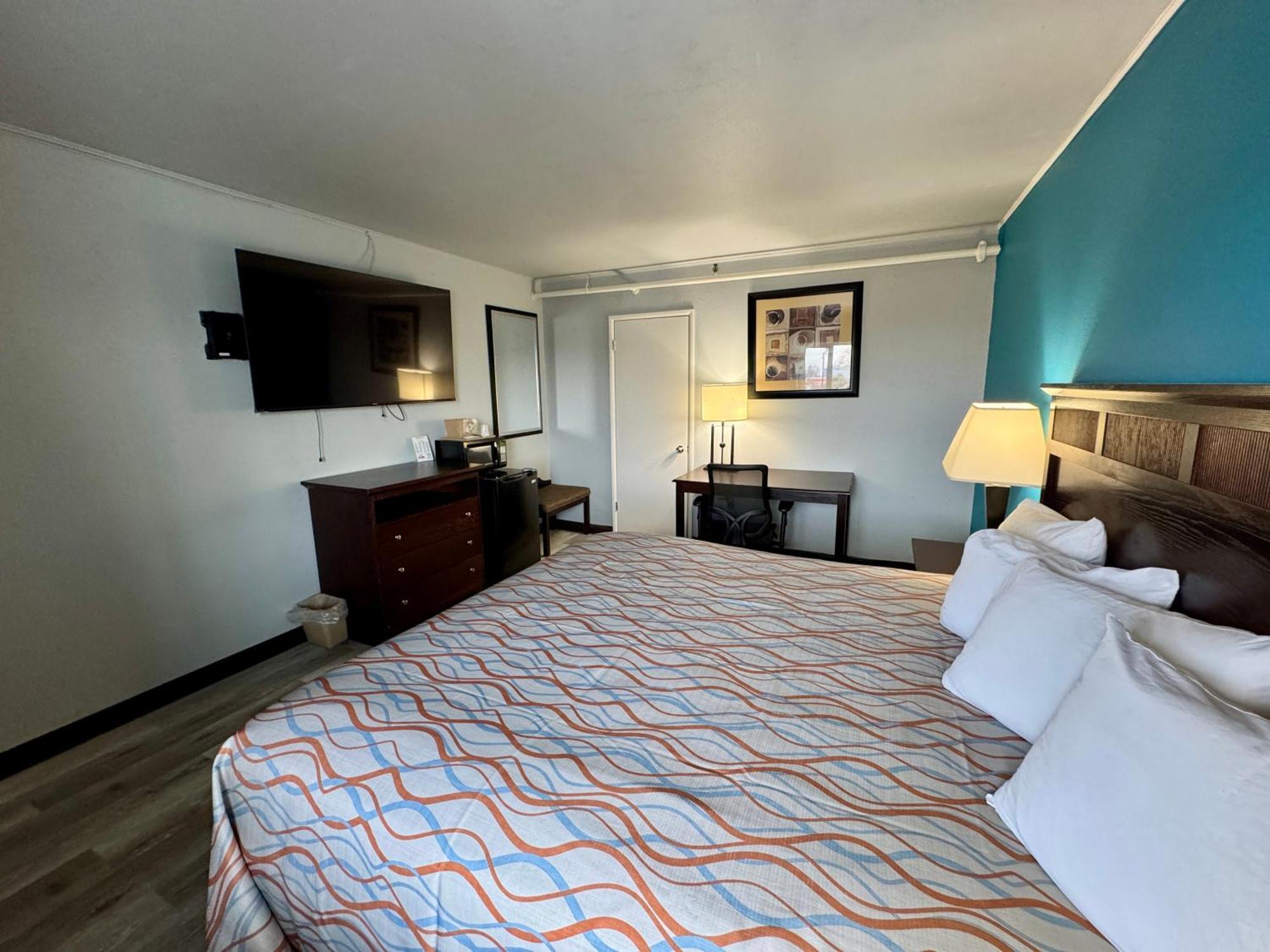 Deluxe King Room