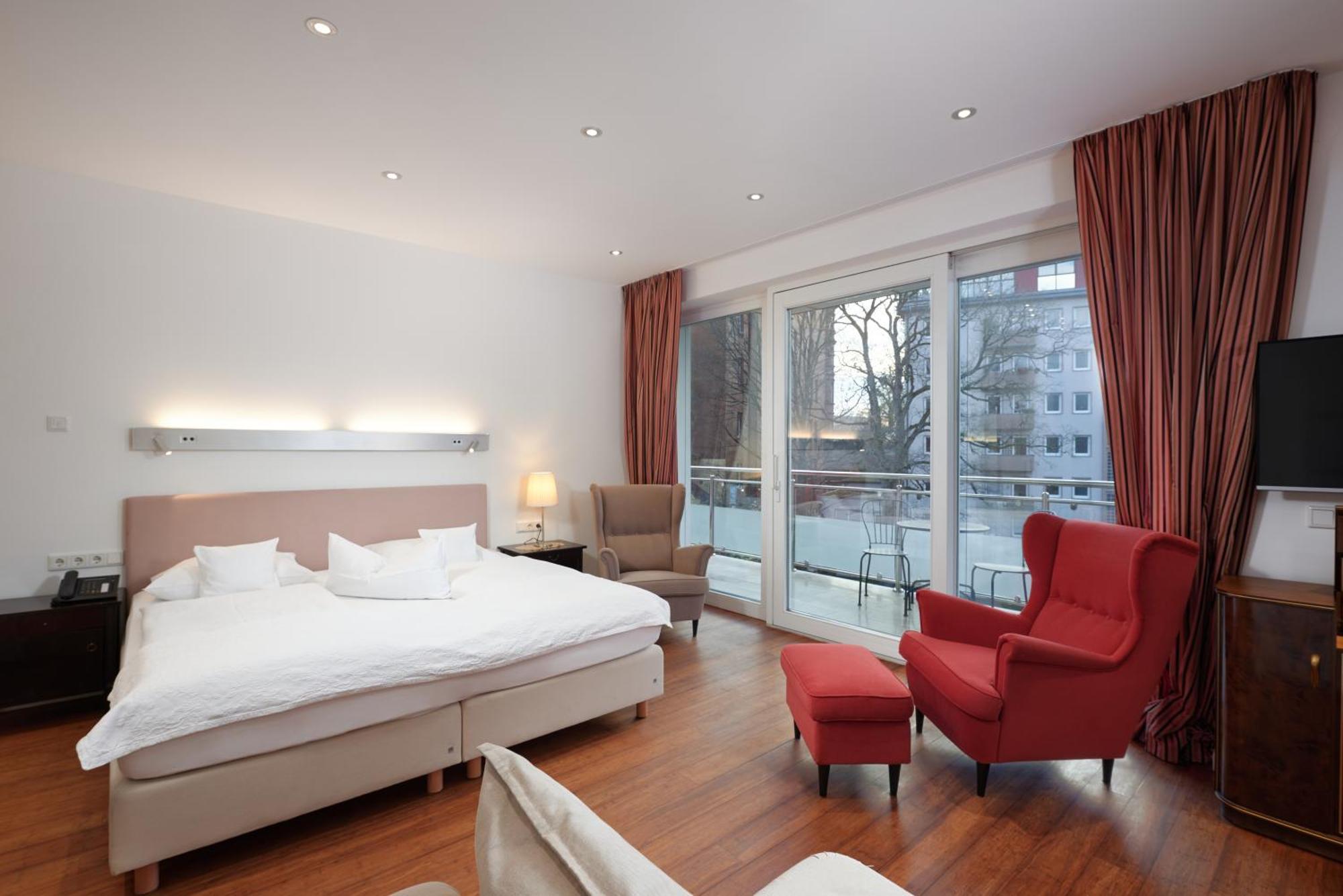 Deluxe One-Bedroom Apartment