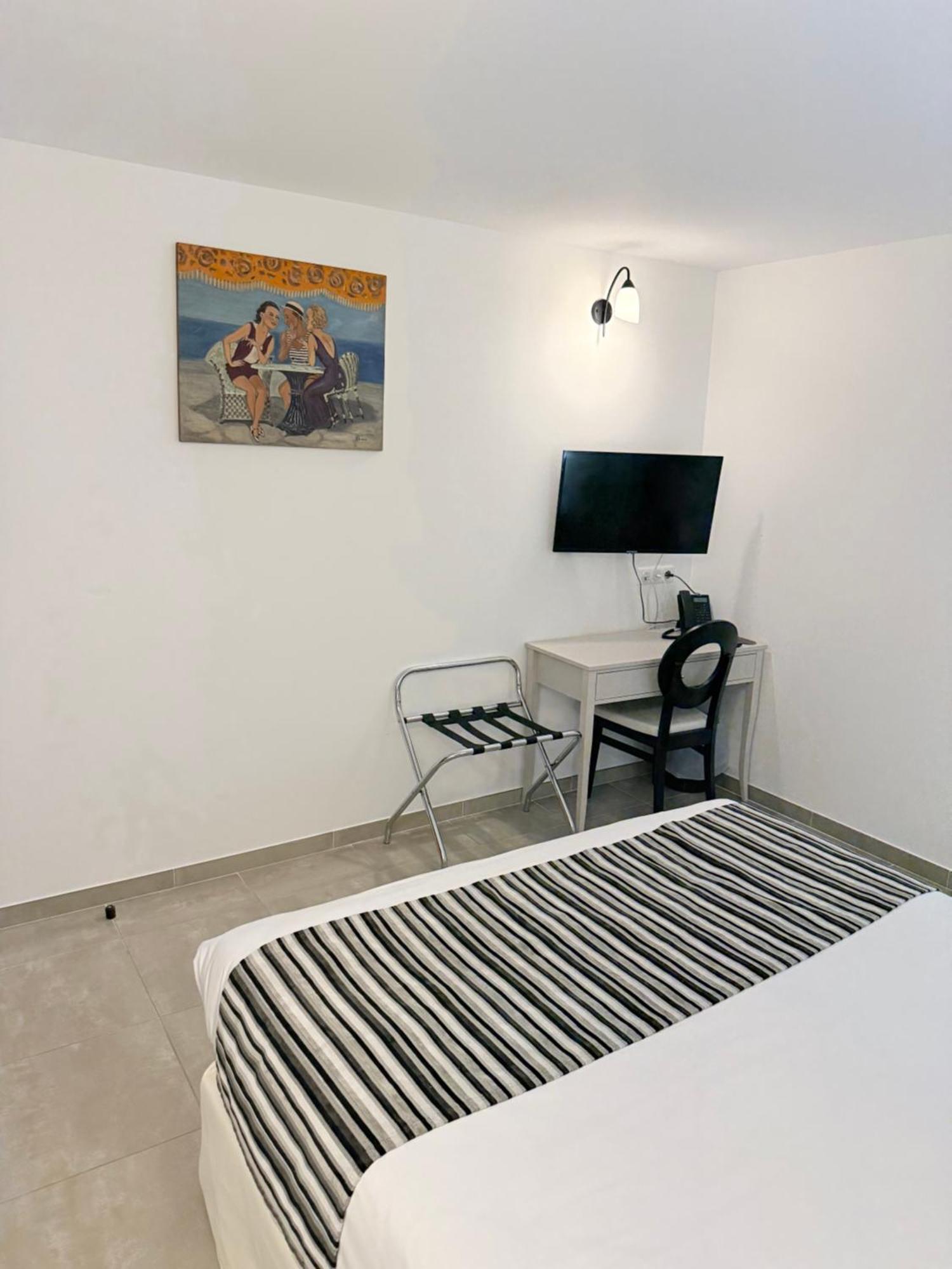 Large Double Room