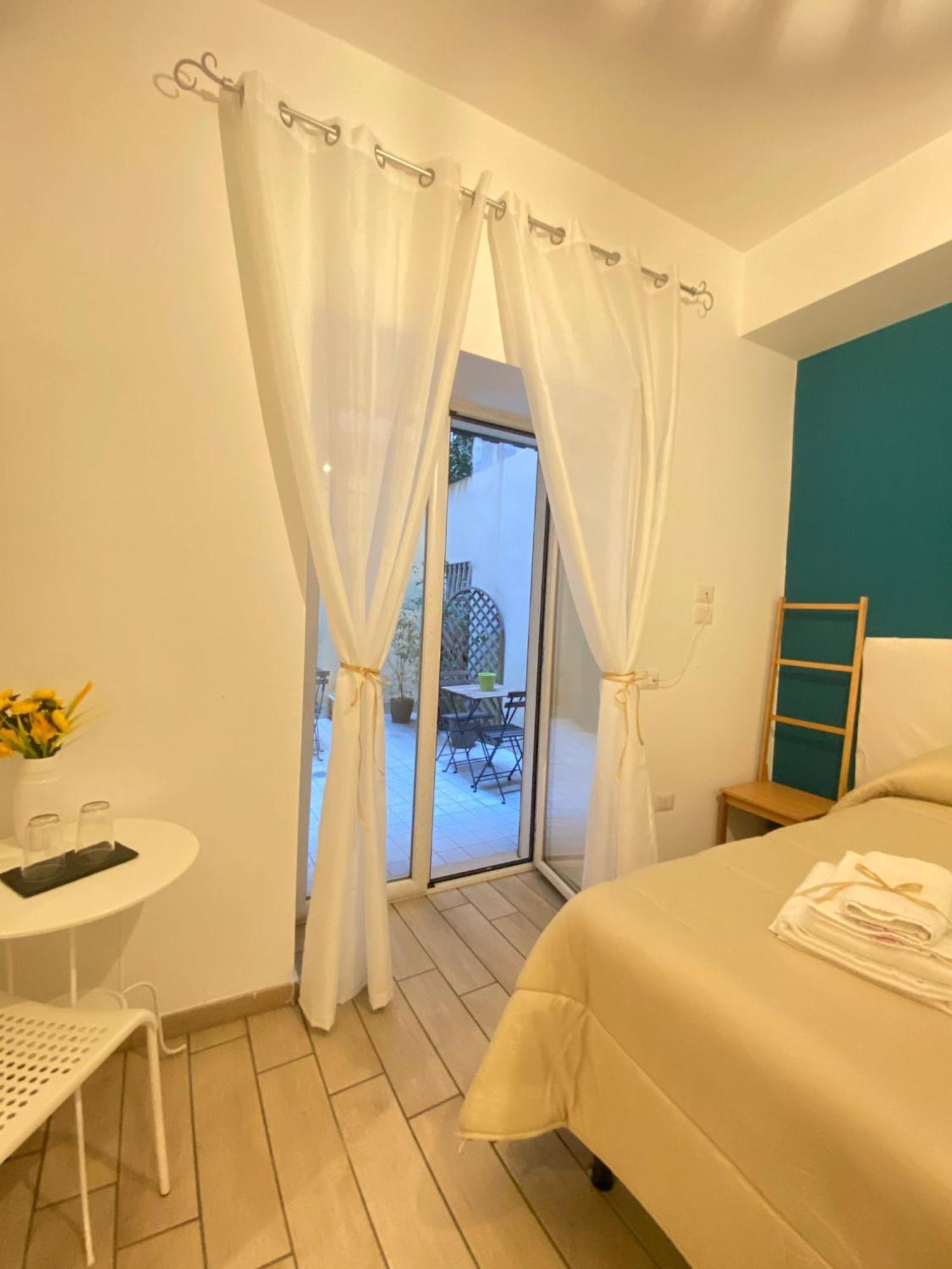 Double or Twin Room Private External Bathroom