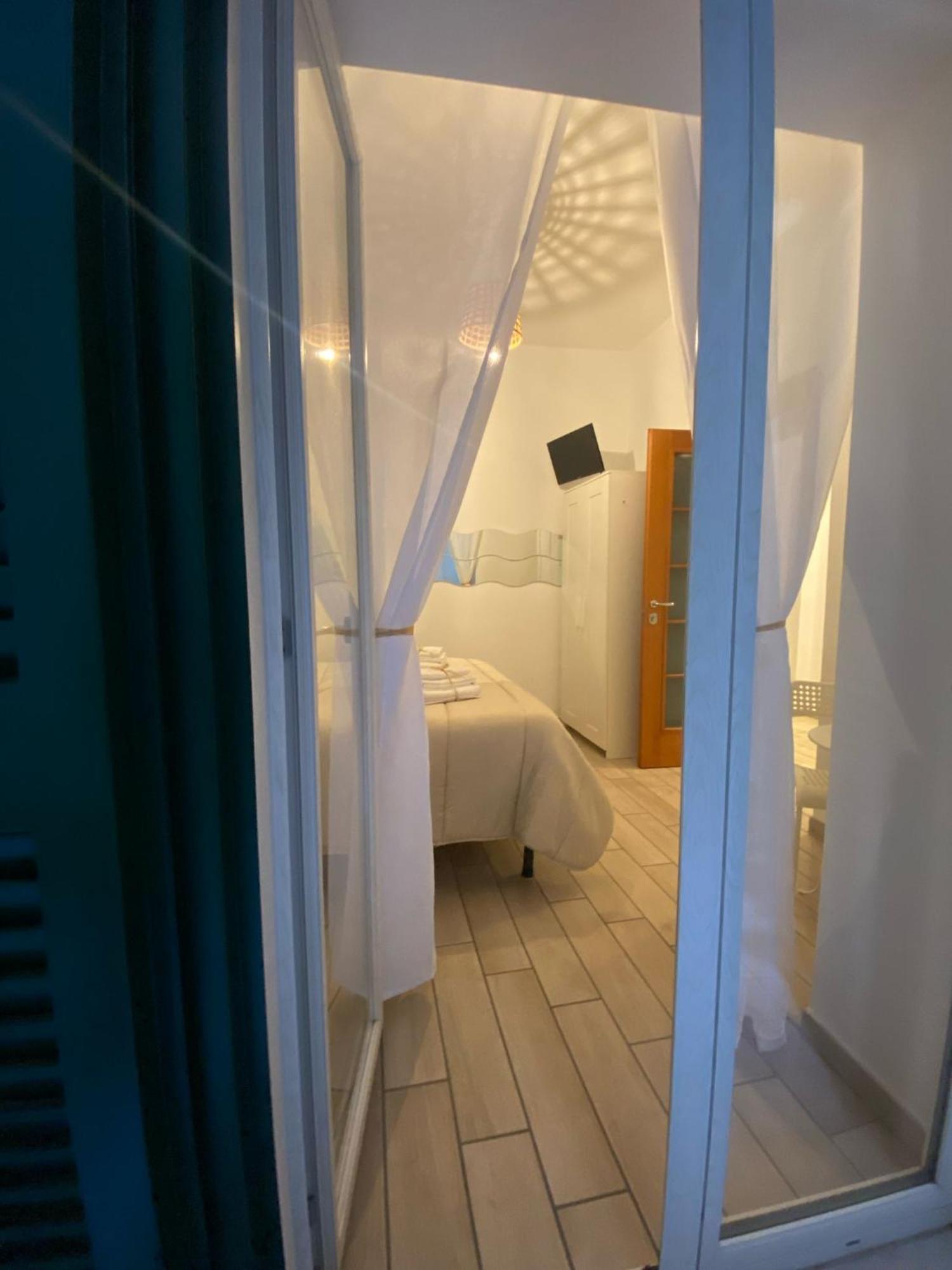 Double or Twin Room Private External Bathroom