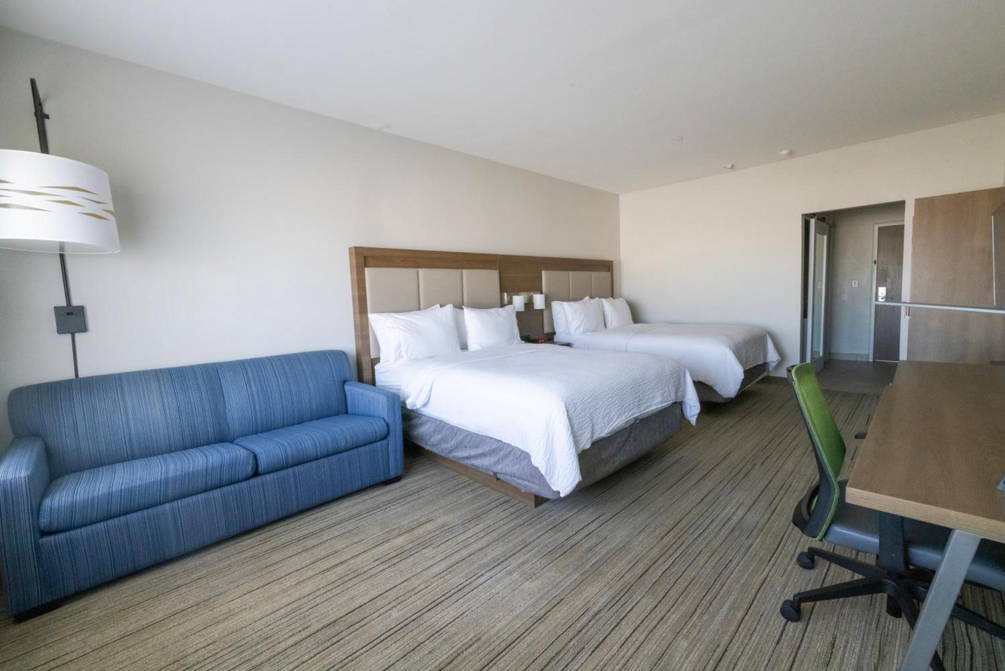 Suite Two Queen Beds Accessible Roll Shower,1654298437:JPEG