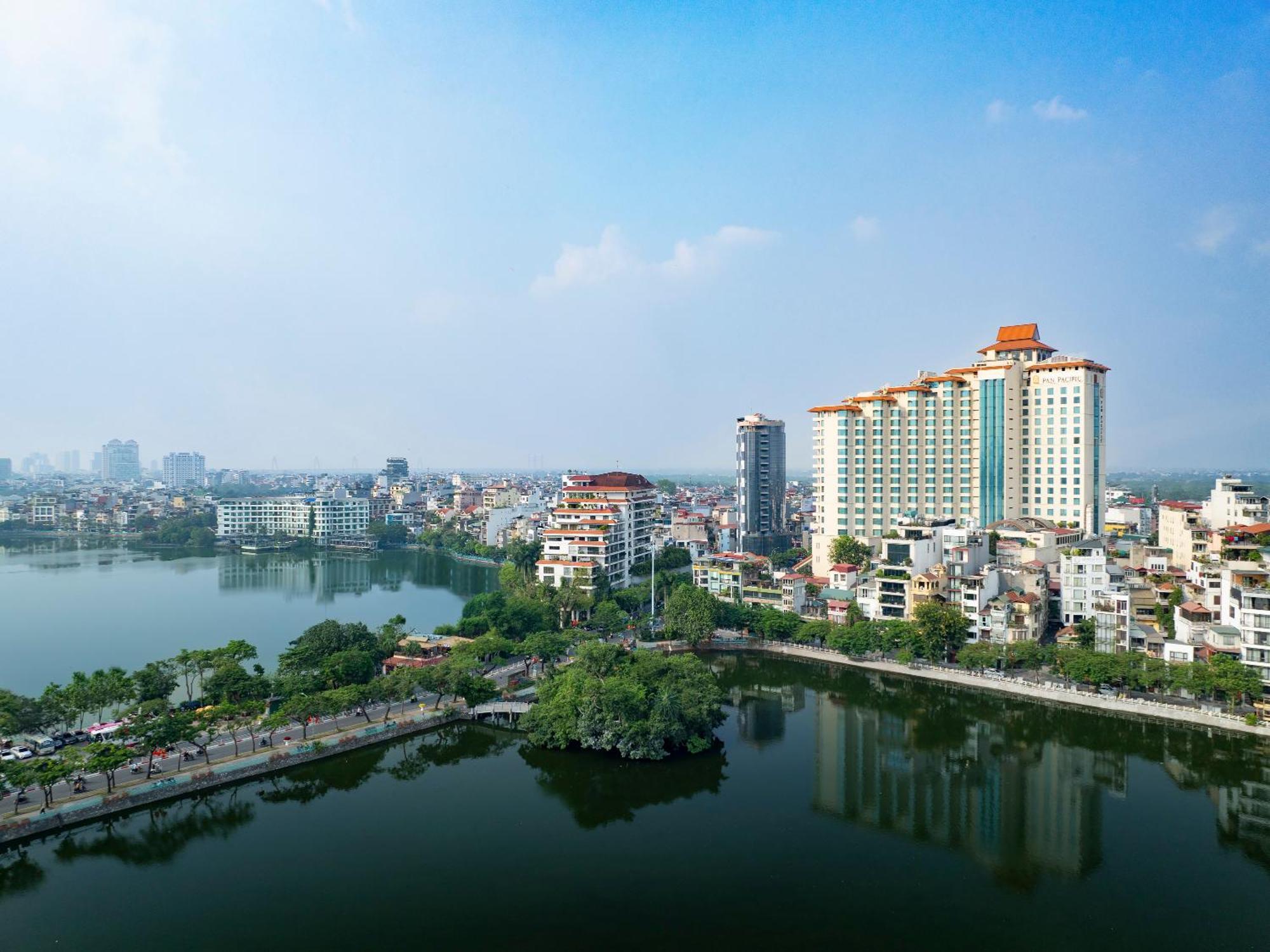 Deluxe King Room Lake View