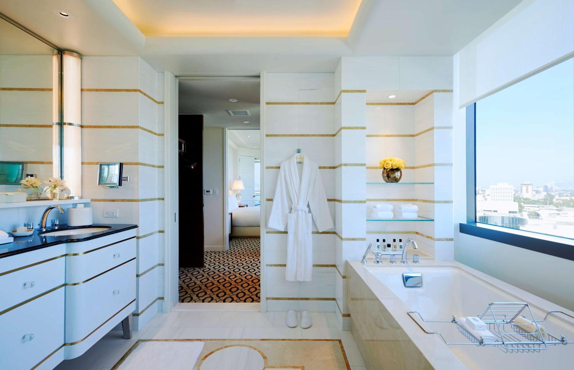 Suite with Terrace and Beverly Hills View