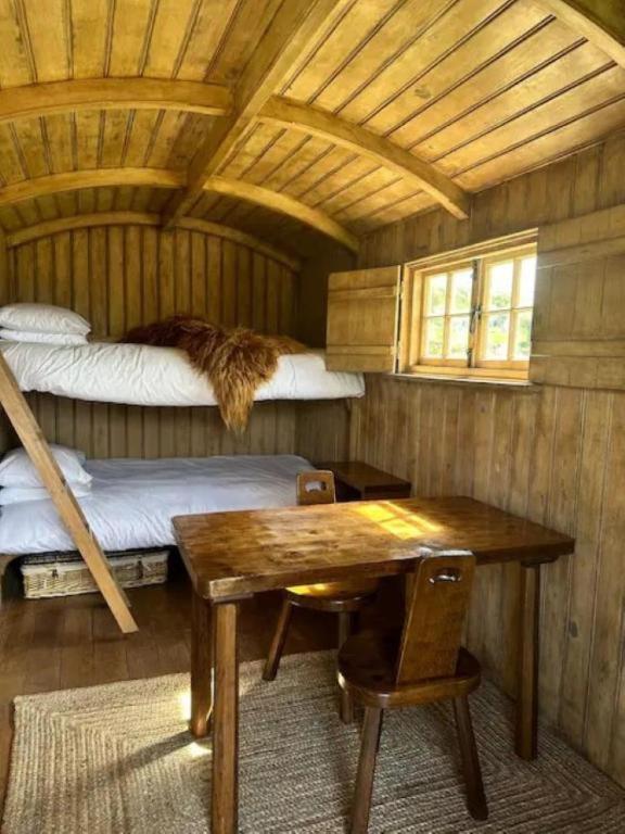 Shepherds Hut Glamping,1658215148:JPEG