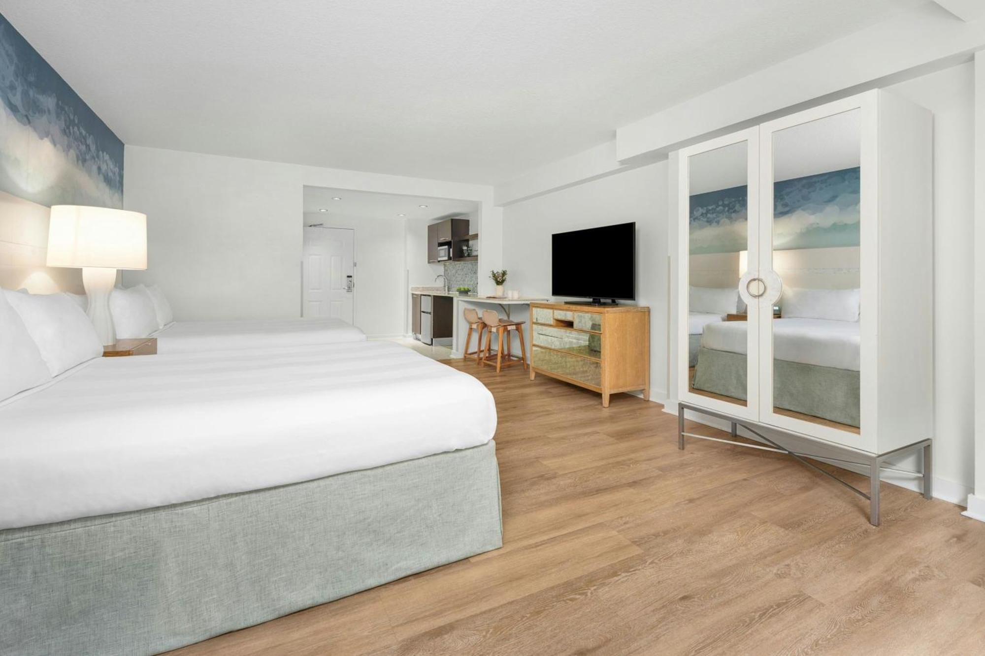 Studio Two Queen Beds