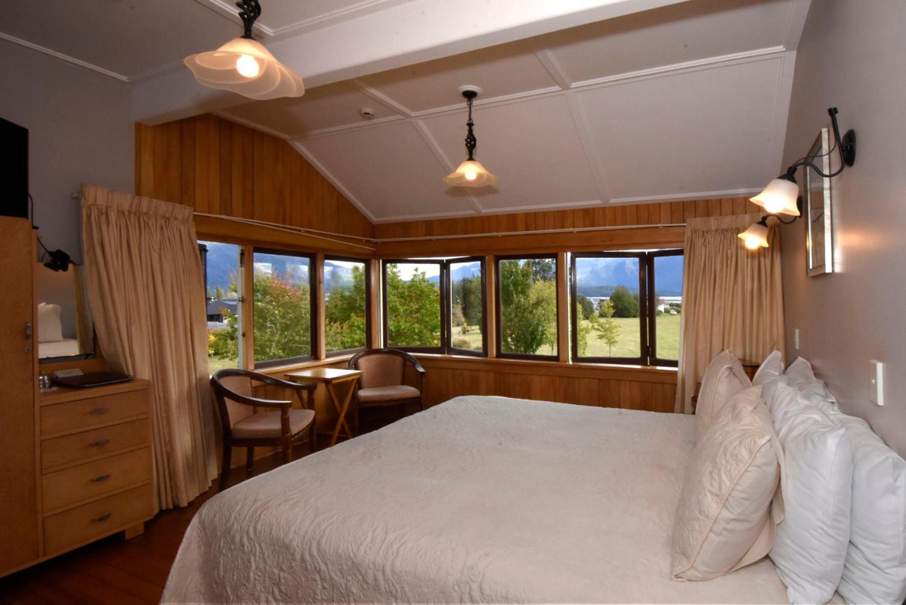 Deluxe Double or Twin Room Lake View,1662993139:JPEG