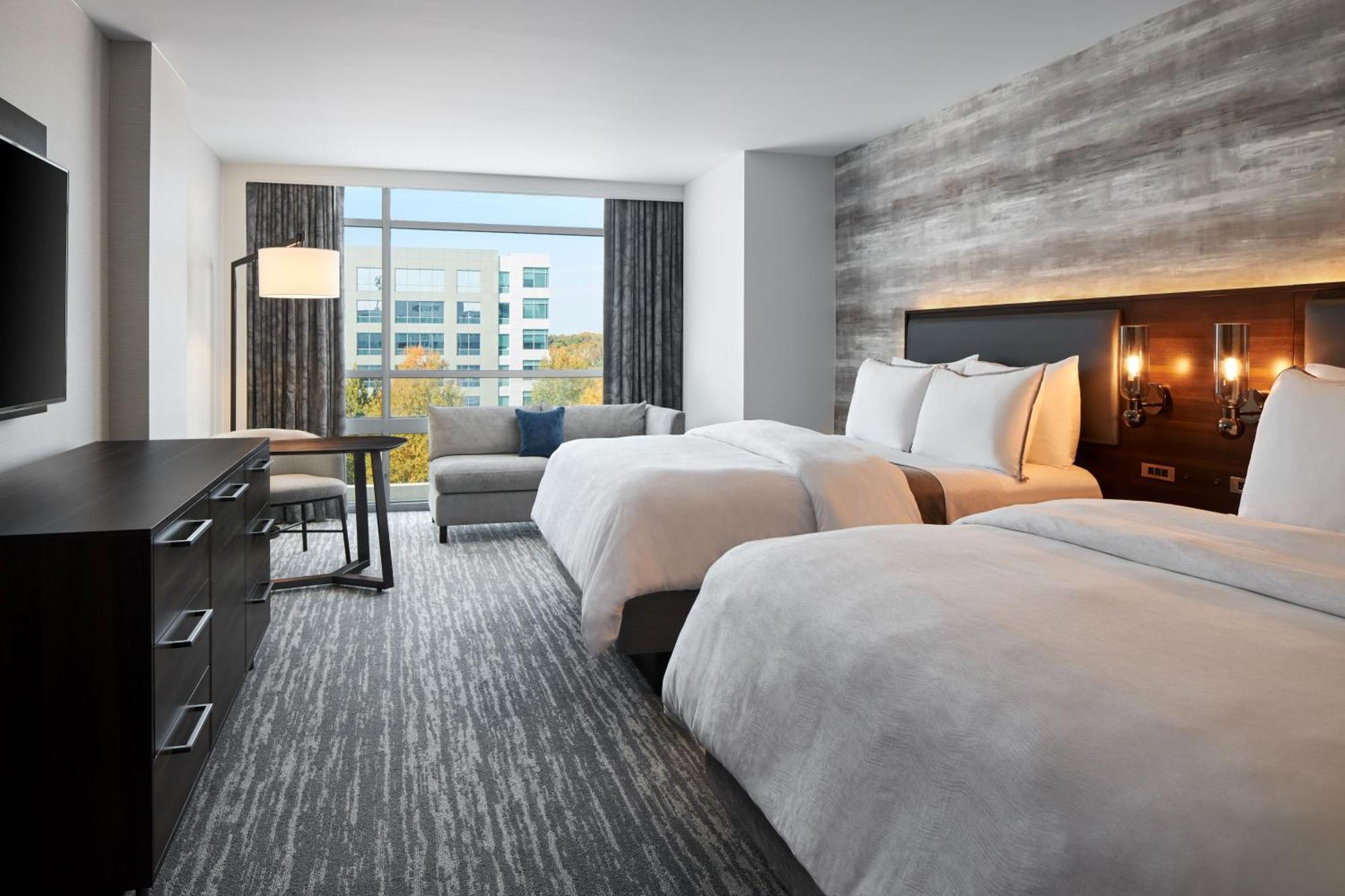 Club level, Guest room, 2 Queen,1665400546:JPEG