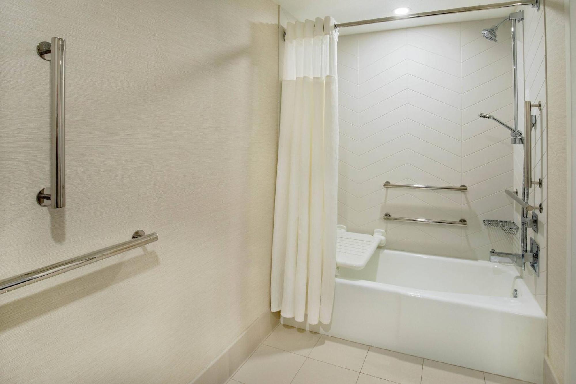 King Room Adapted Tub Mobility Hearing Accessible
