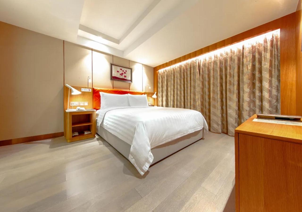 Large Double Room